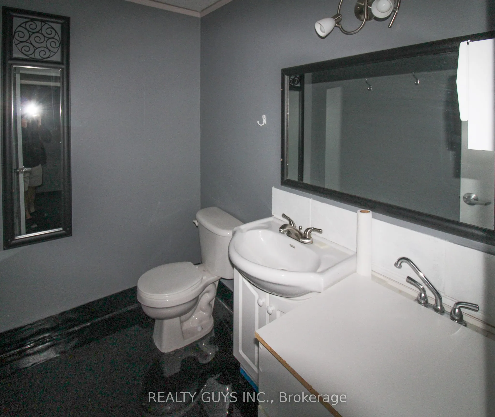 27 William Street N