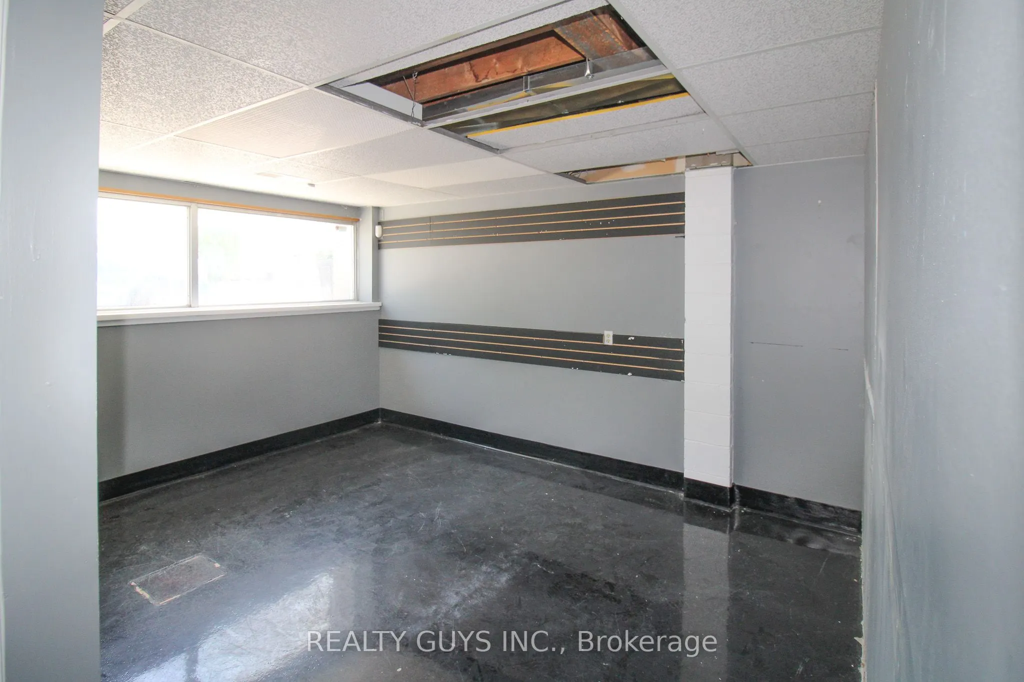 27 William Street N