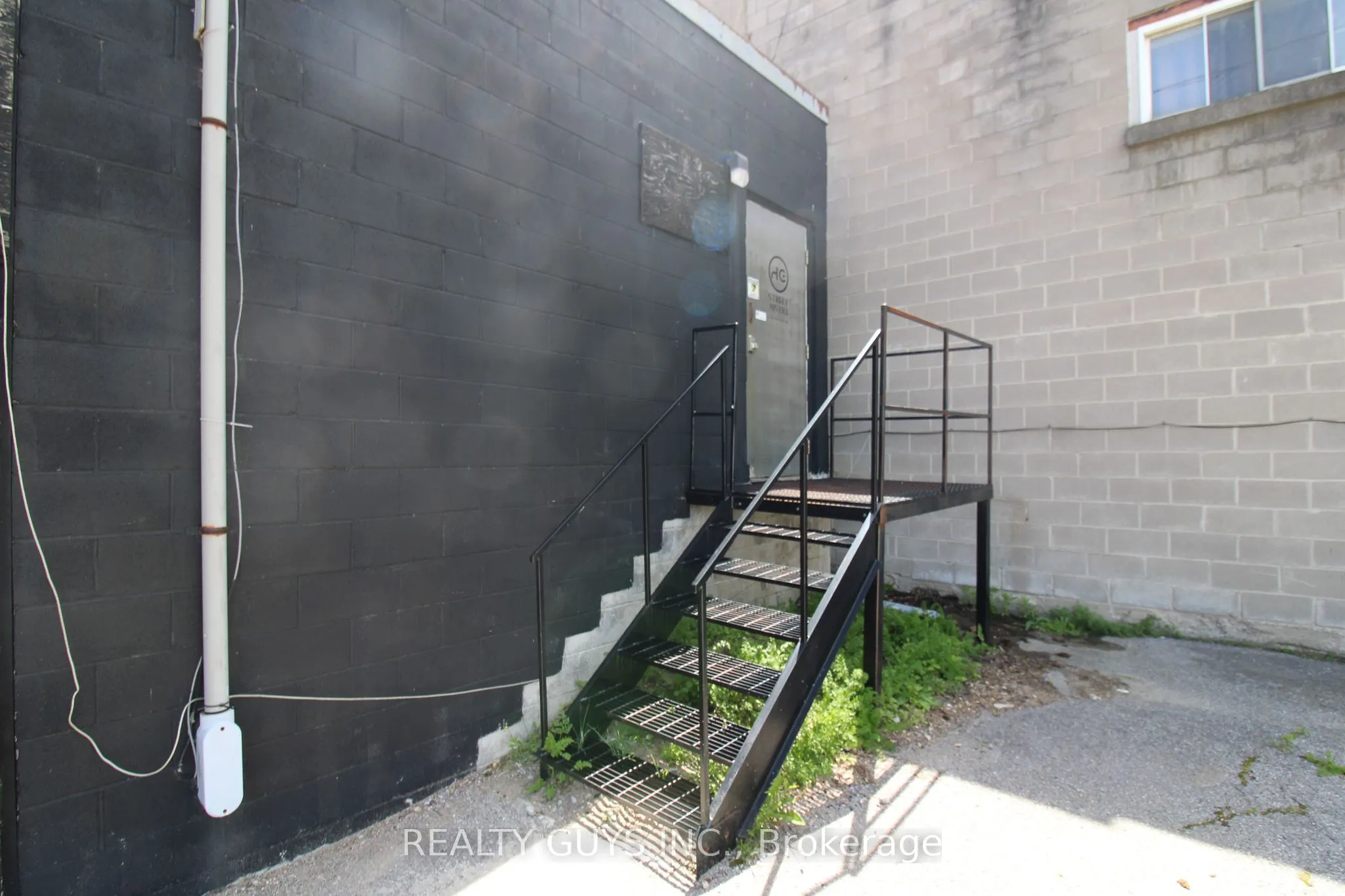 27 William Street N