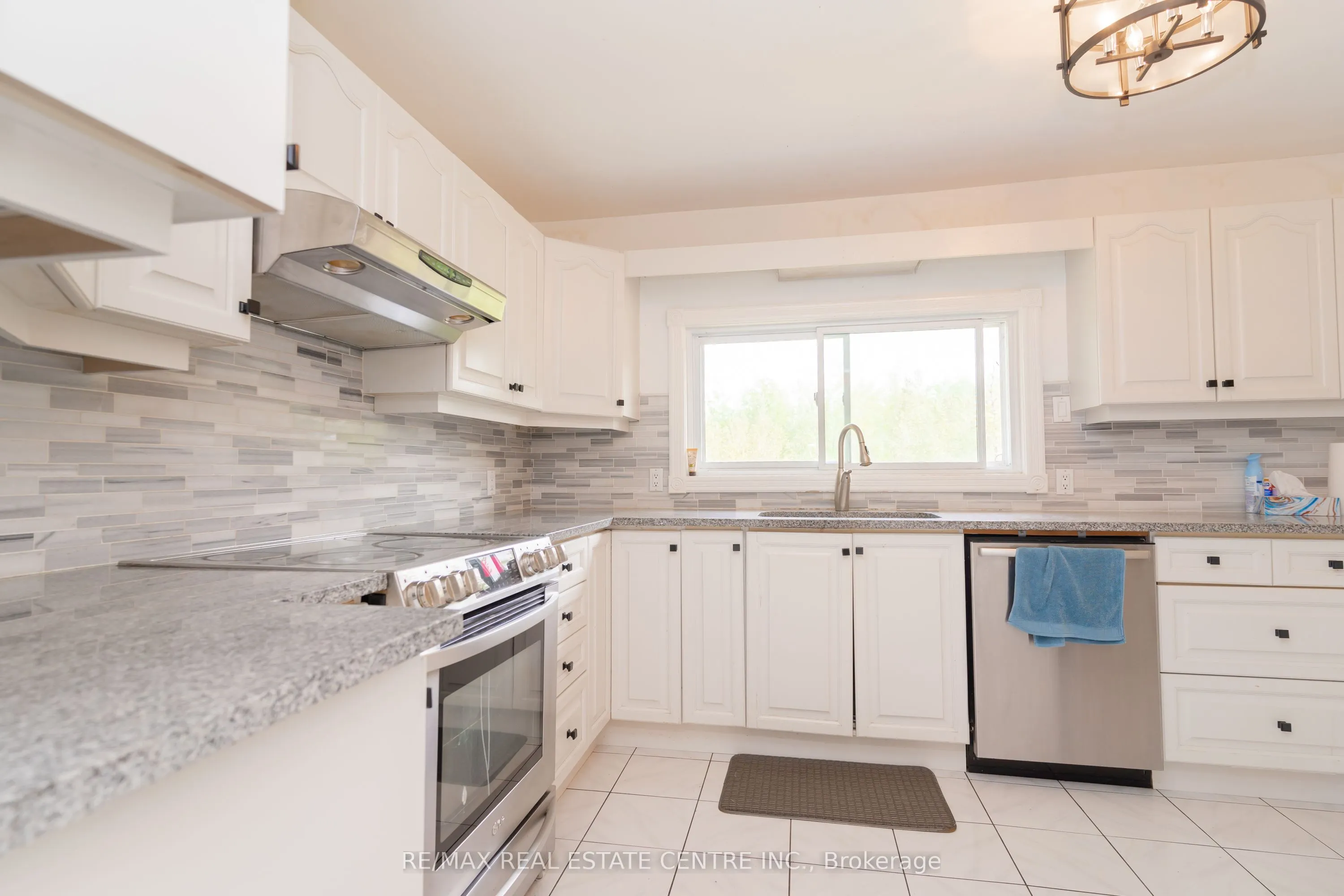 555257 Mono Amaranth Townline