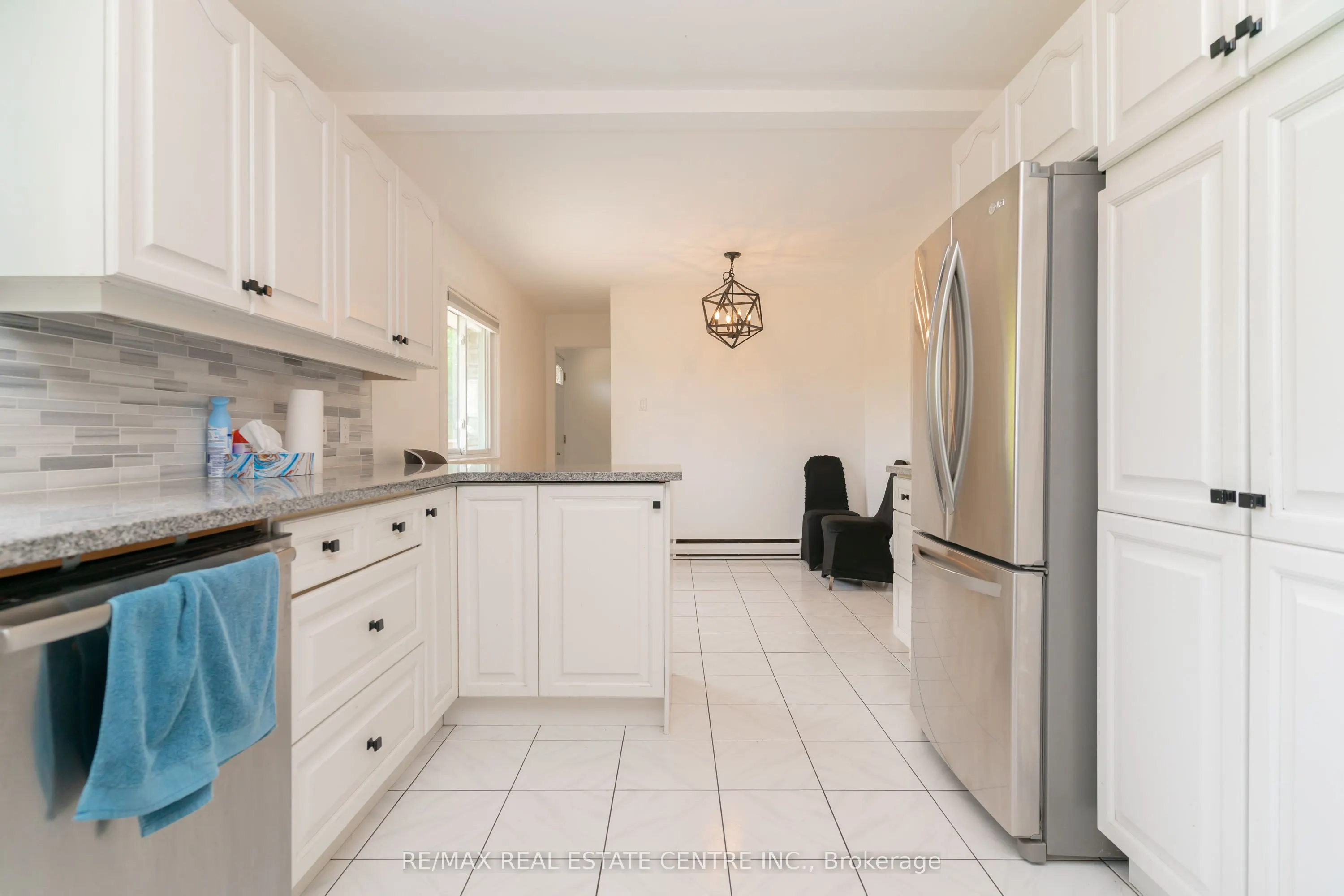 555257 Mono Amaranth Townline