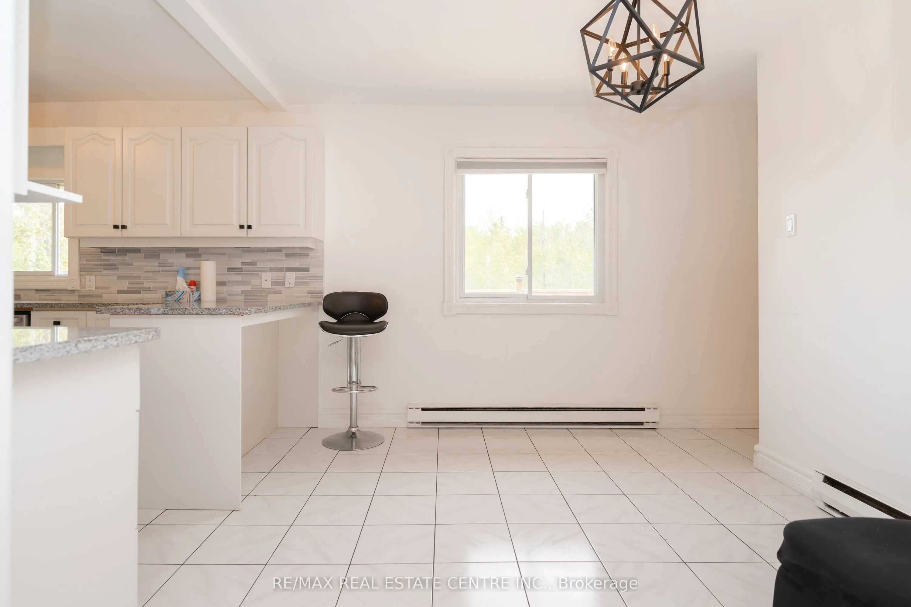 555257 Mono Amaranth Townline