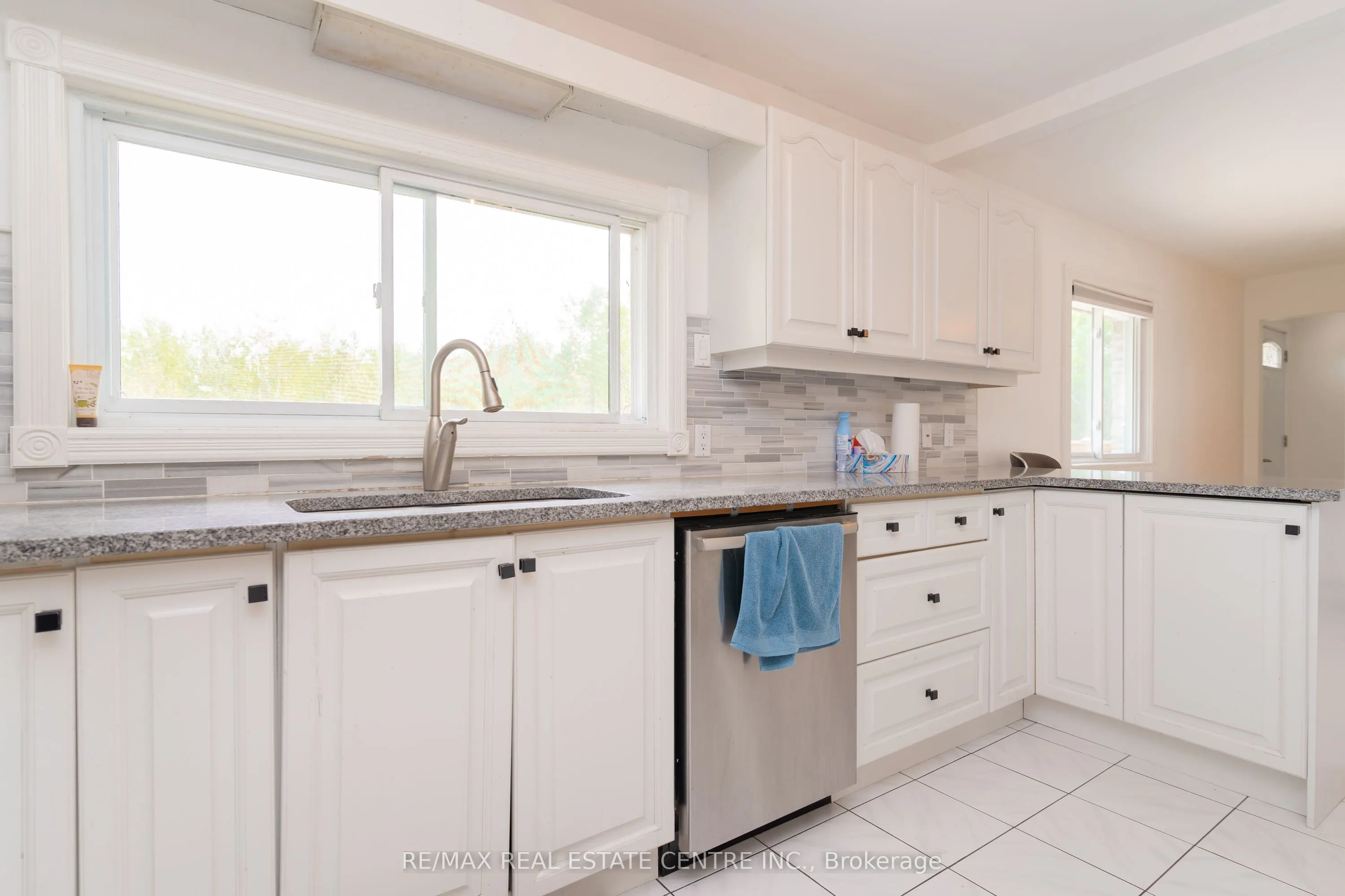 555257 Mono Amaranth Townline