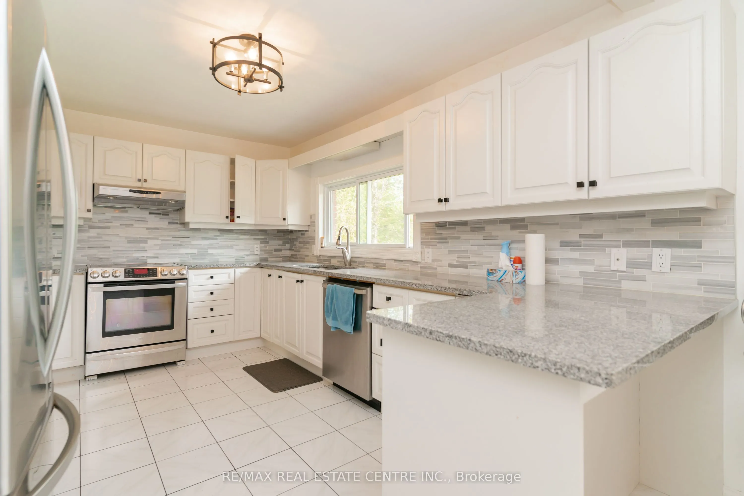 555257 Mono Amaranth Townline