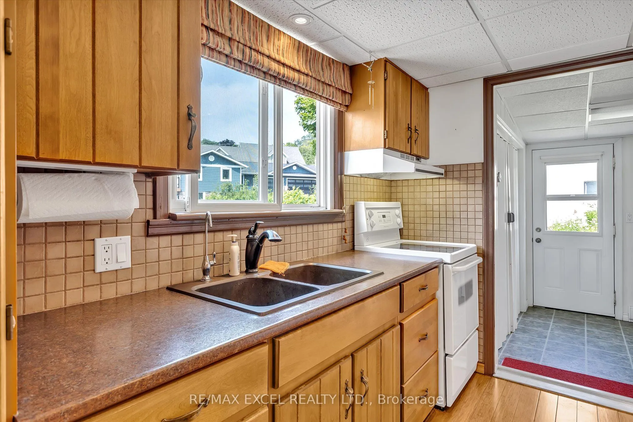 665 North Shore Drive E