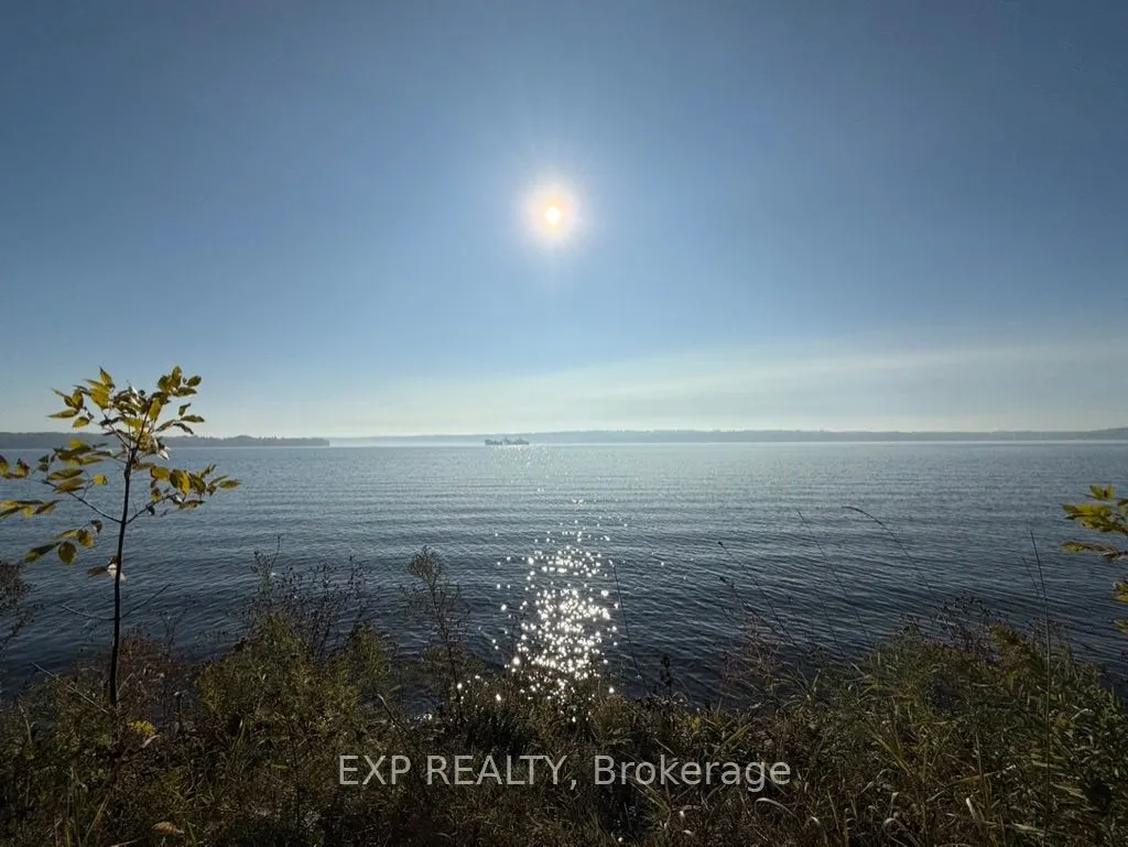 671 North Shore Drive E