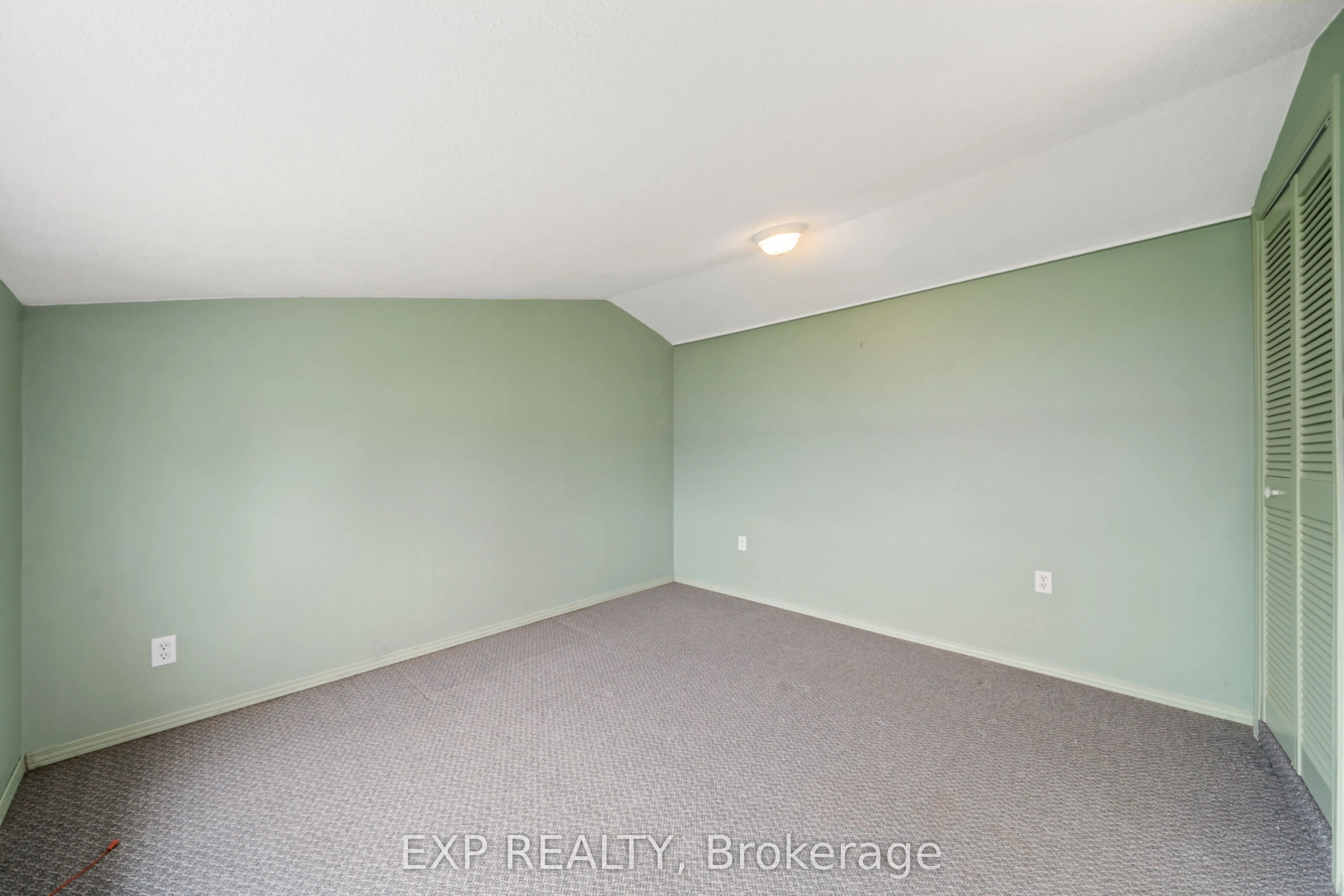 1083 Lakeside Drive