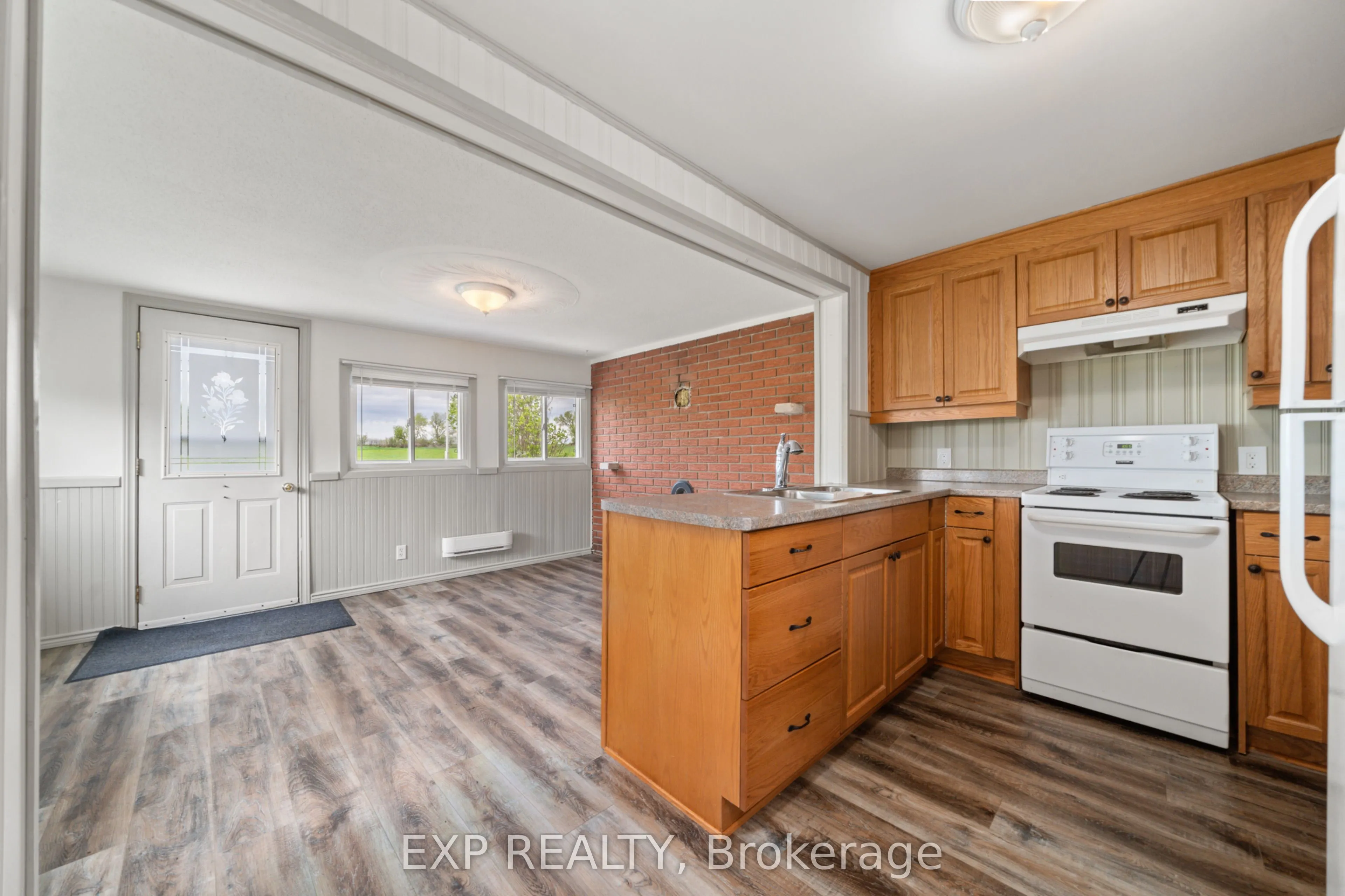 1083 Lakeside Drive