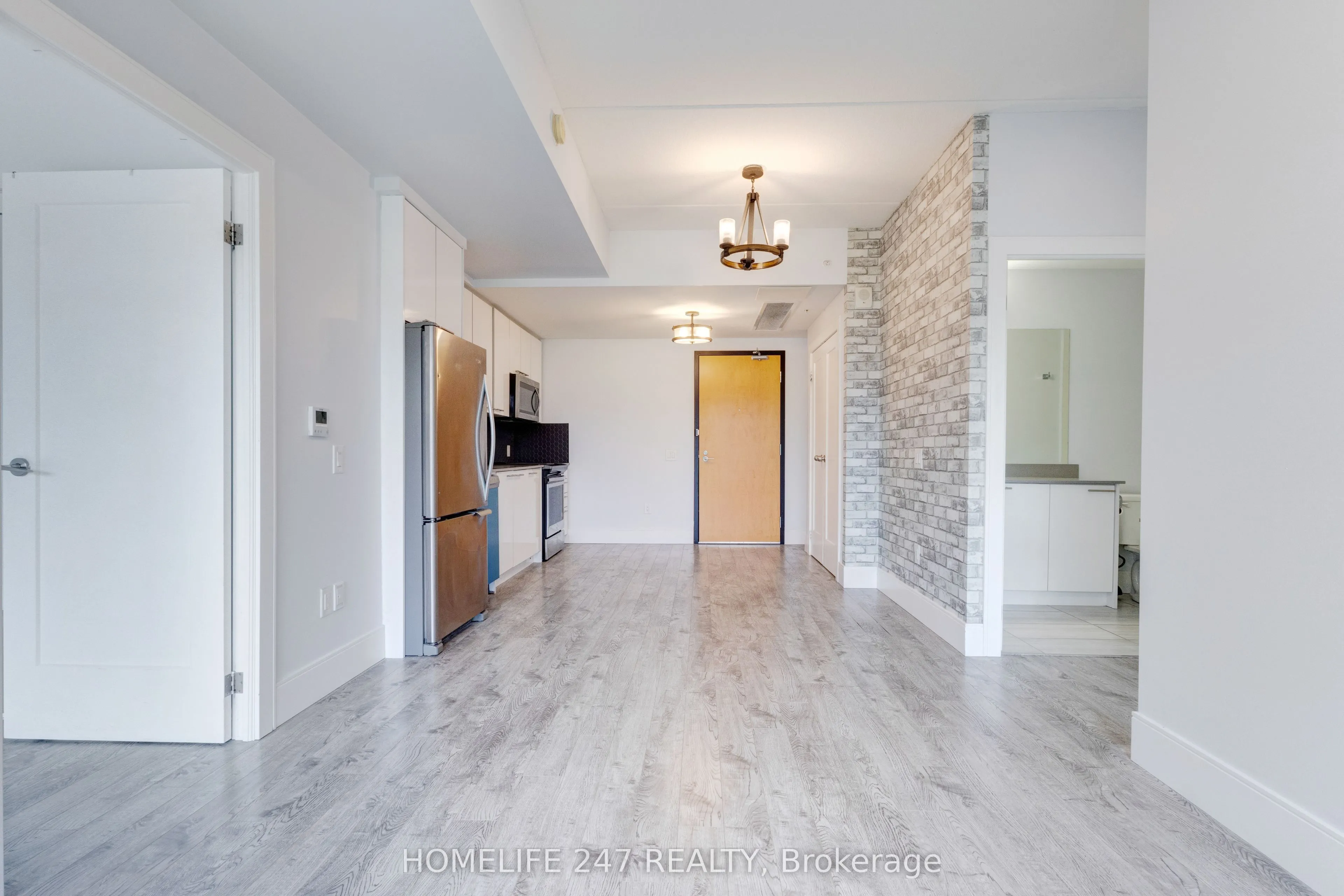 15 Prince Albert Boulevard #305