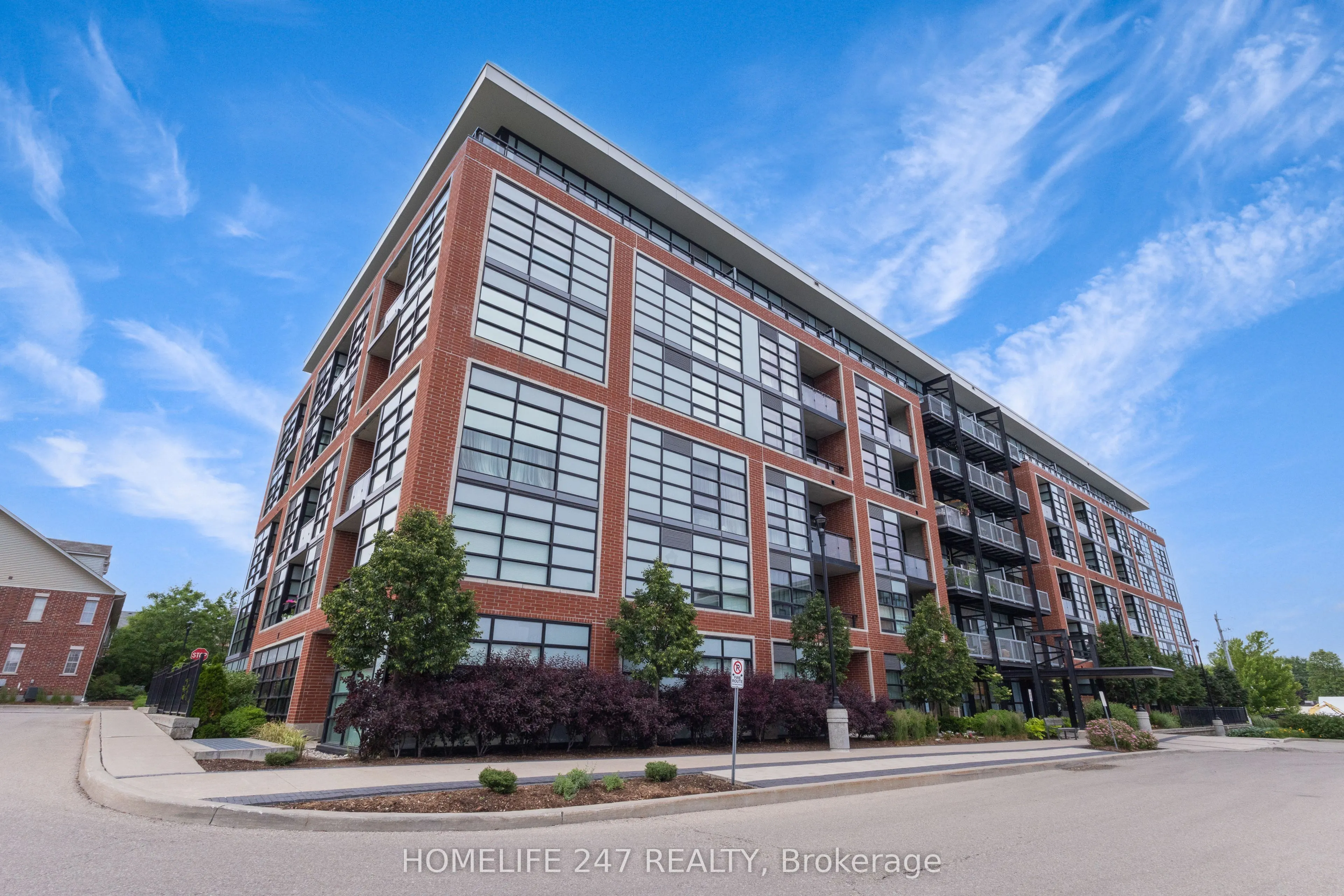 15 Prince Albert Boulevard #305