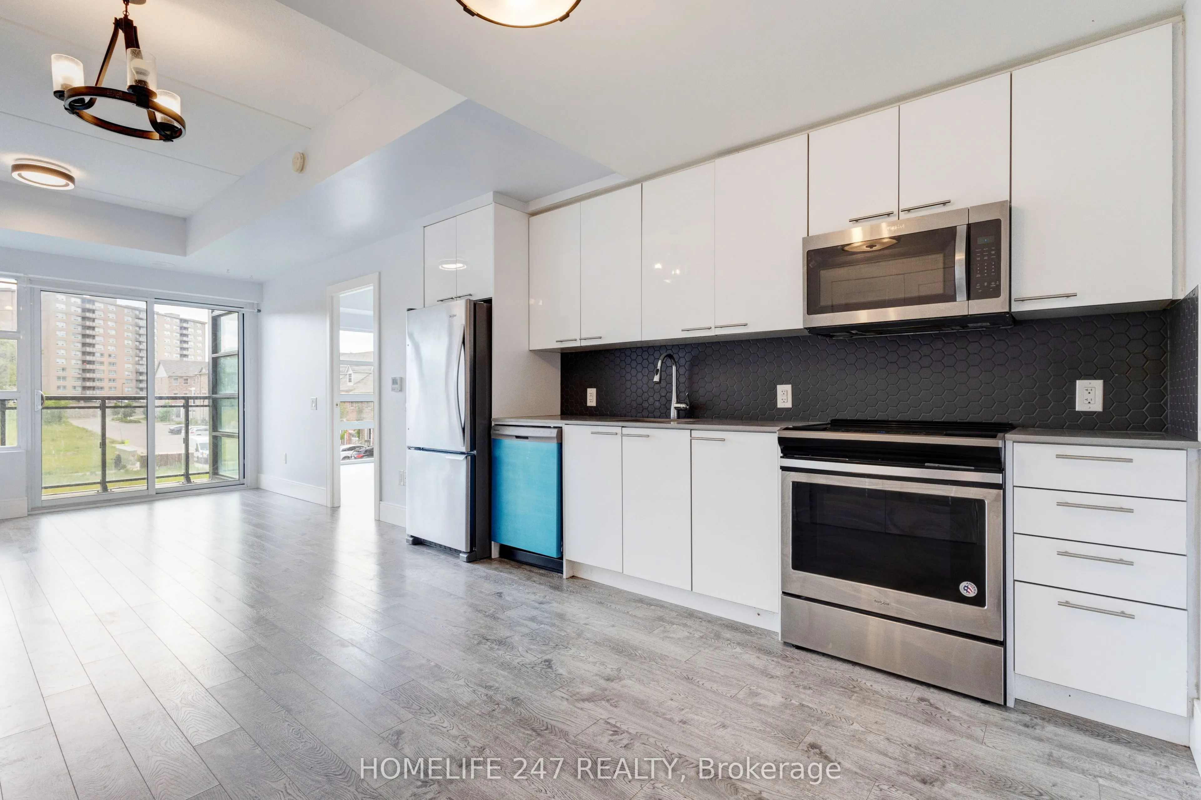 15 Prince Albert Boulevard #305