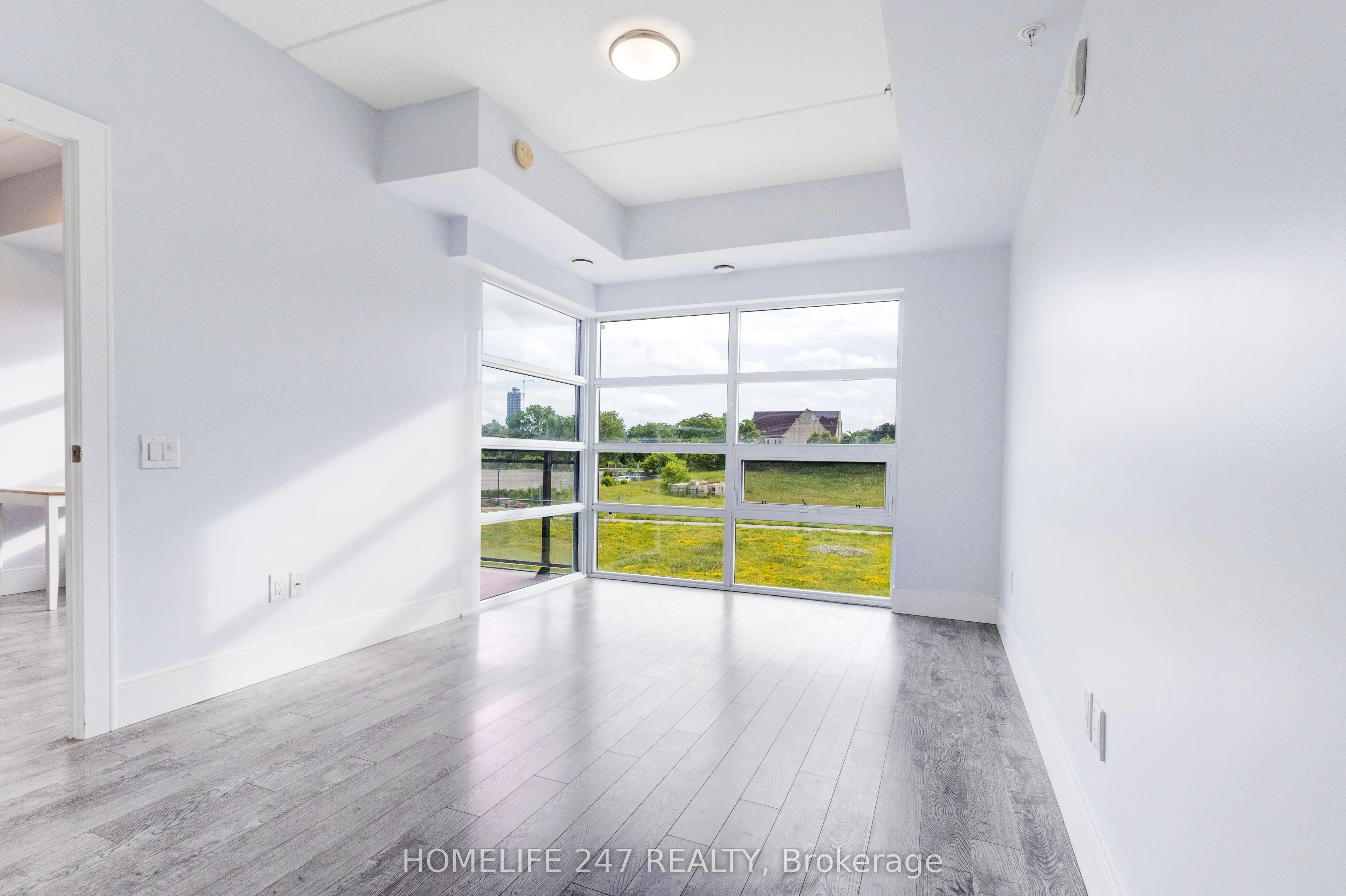 15 Prince Albert Boulevard #305