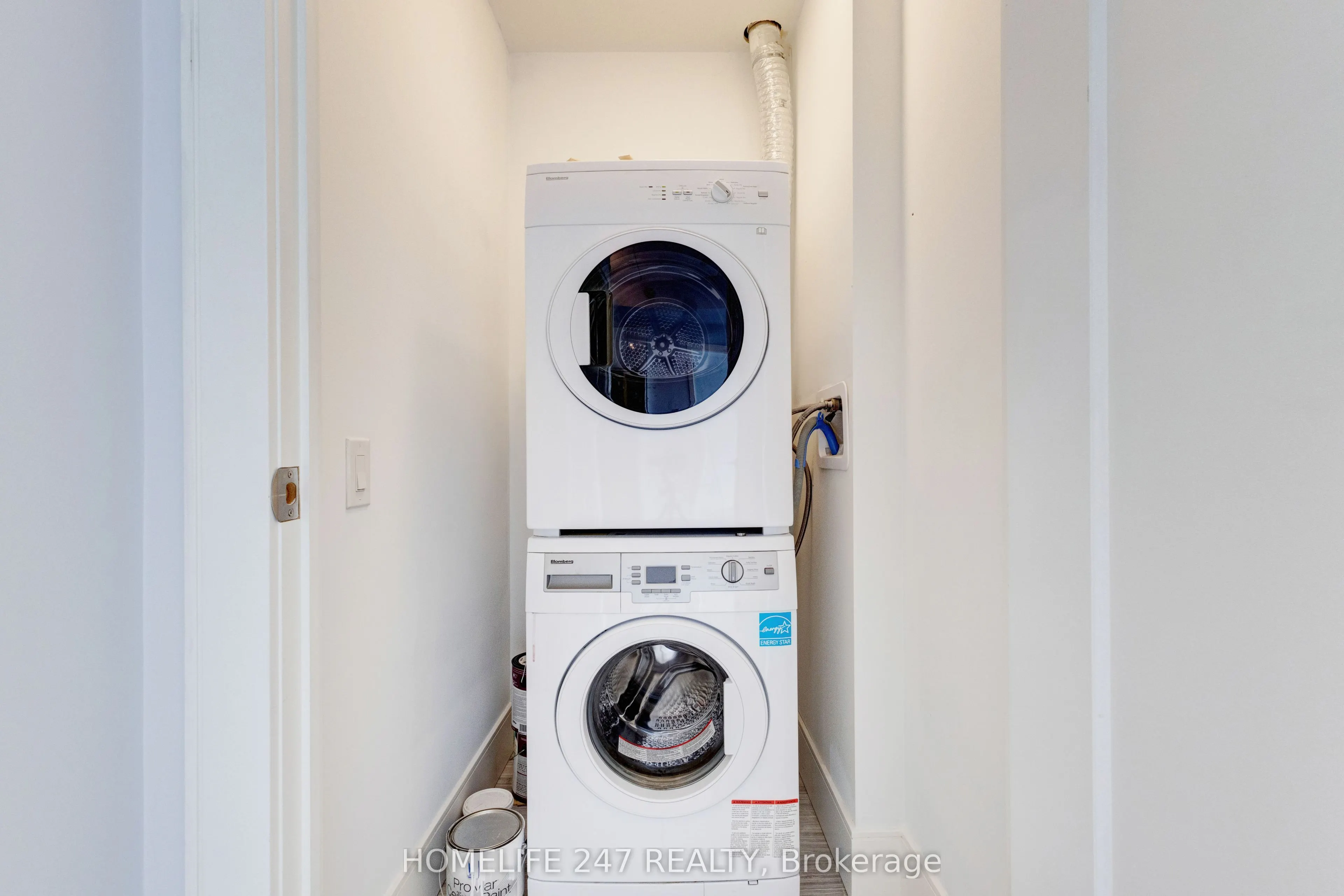 15 Prince Albert Boulevard #305