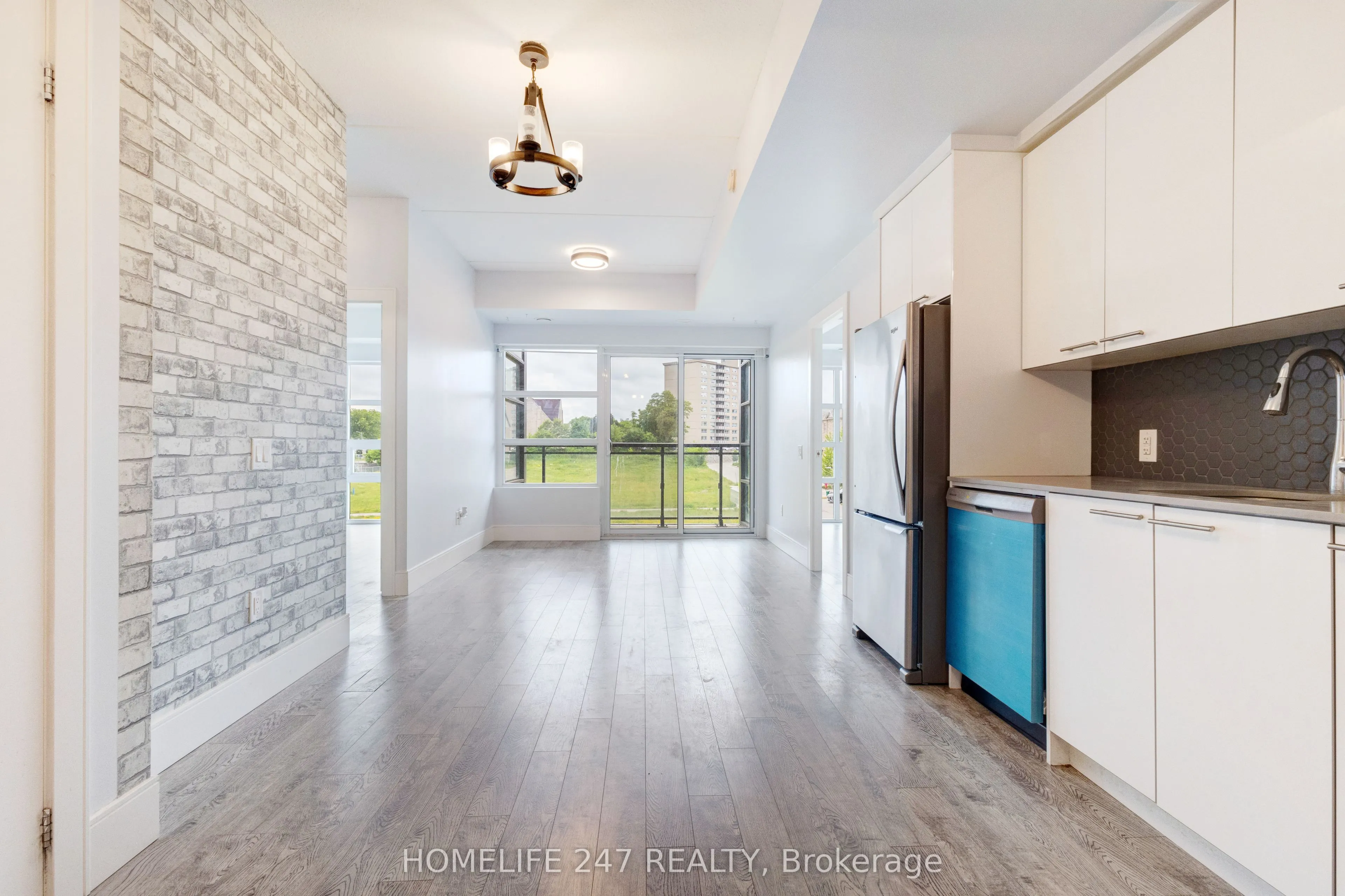 15 Prince Albert Boulevard #305