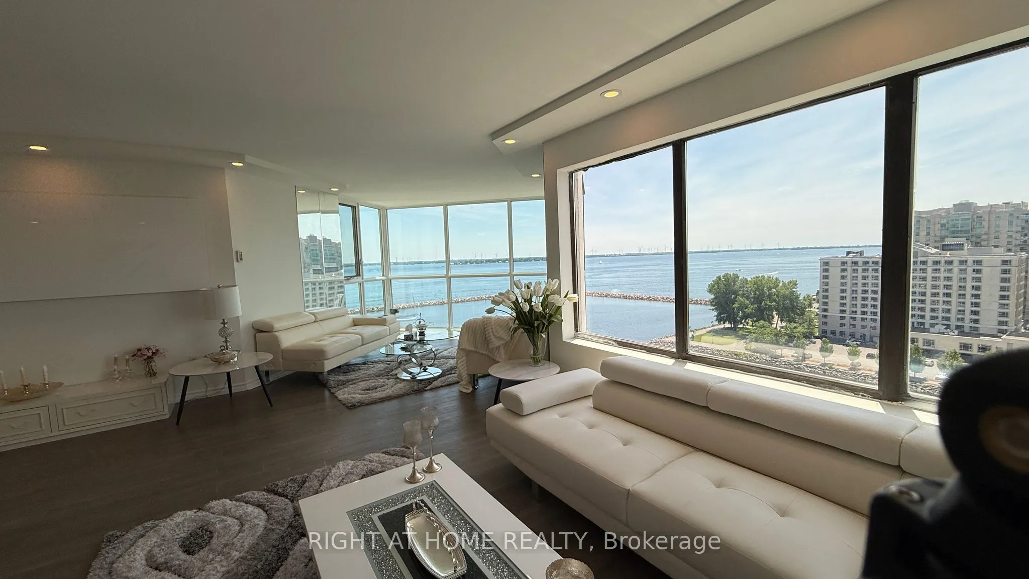 185 ONTARIO Street #1301