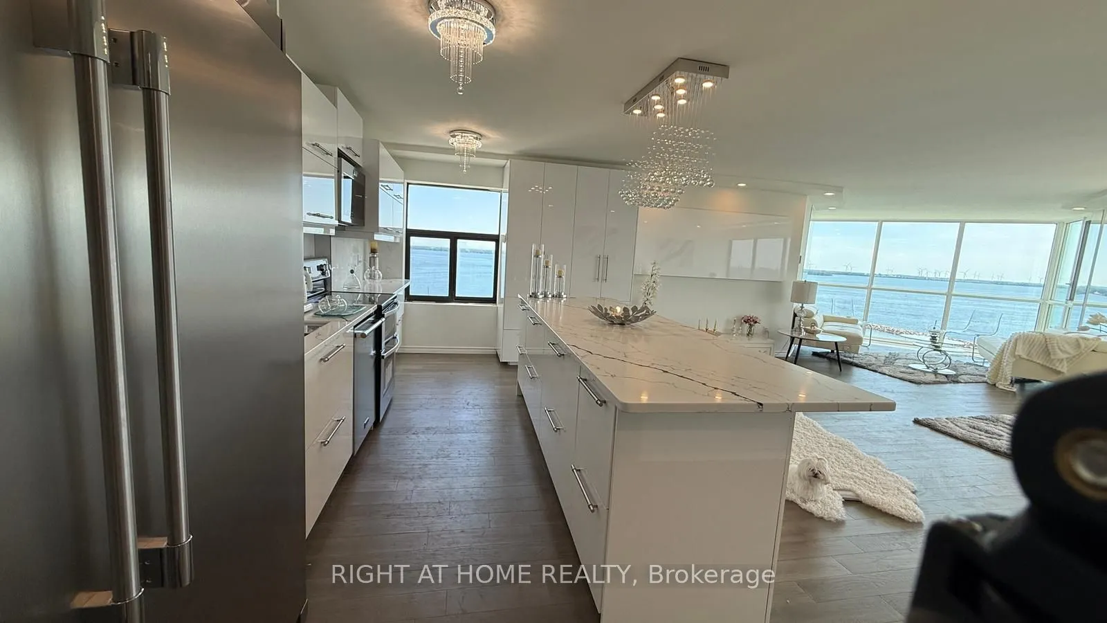 185 ONTARIO Street #1301