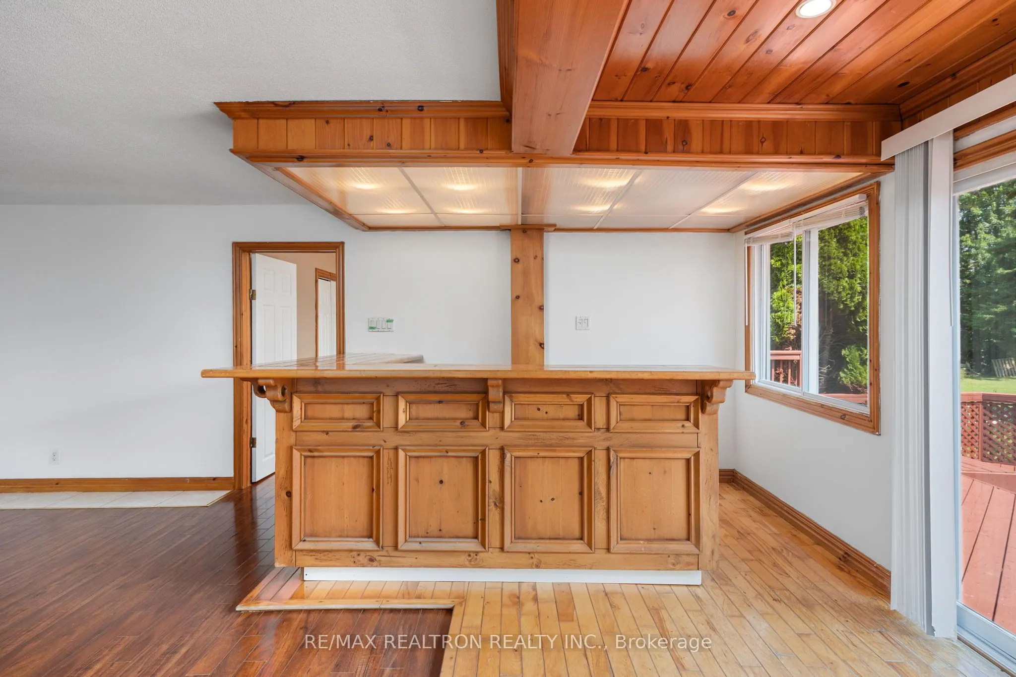28 Lawrence Street N