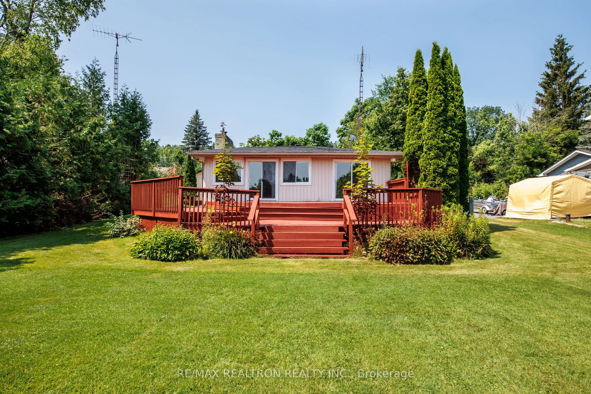 28 Lawrence Street N