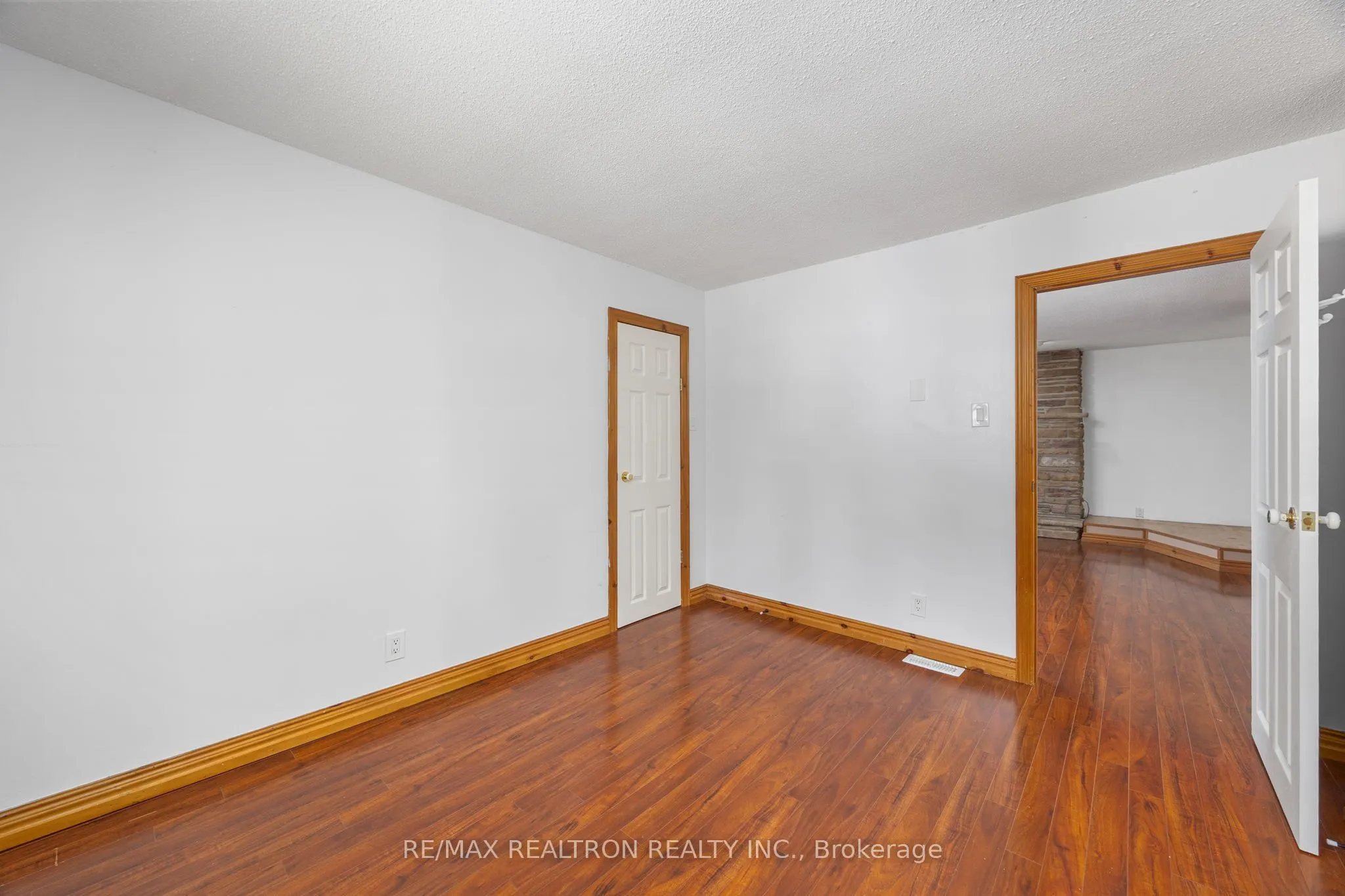 28 Lawrence Street N