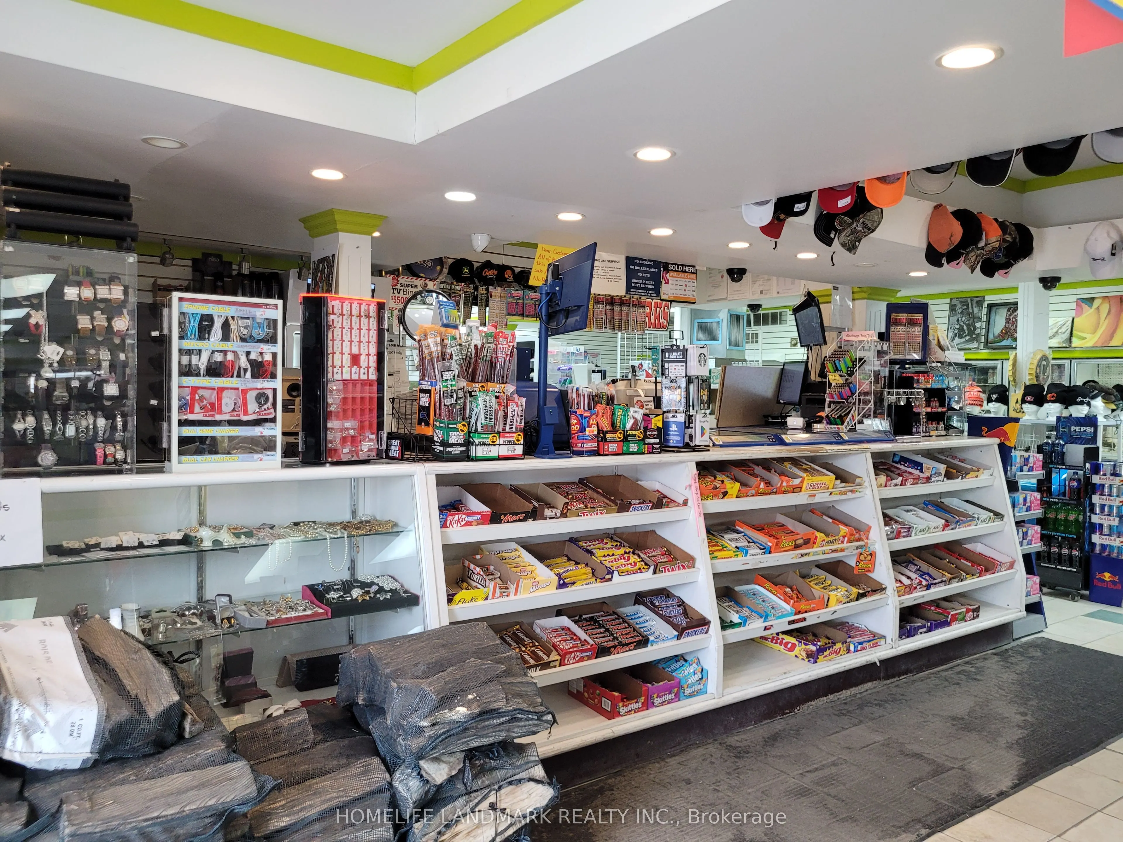 195 Dundas Street W