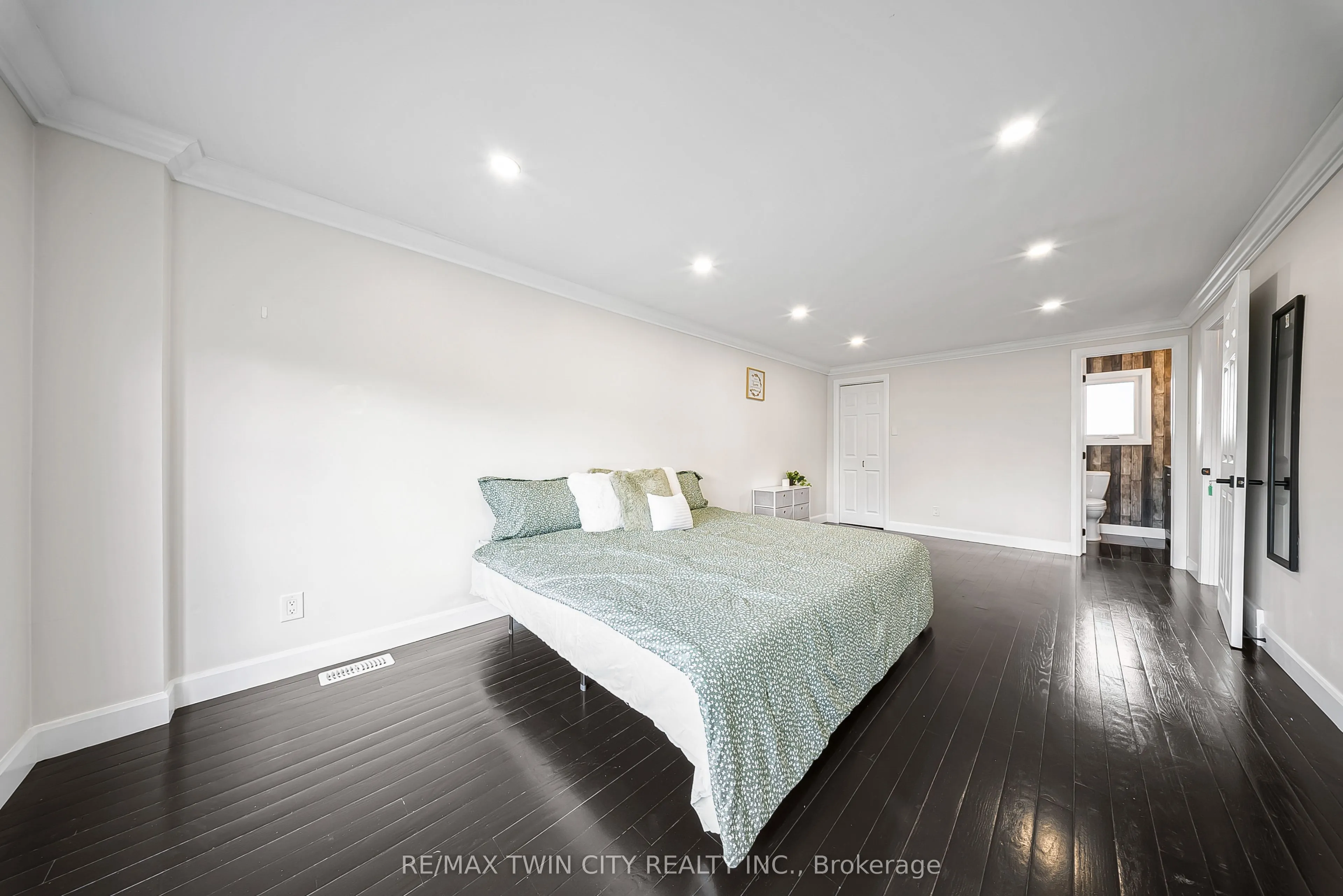 40 Ebydale Drive