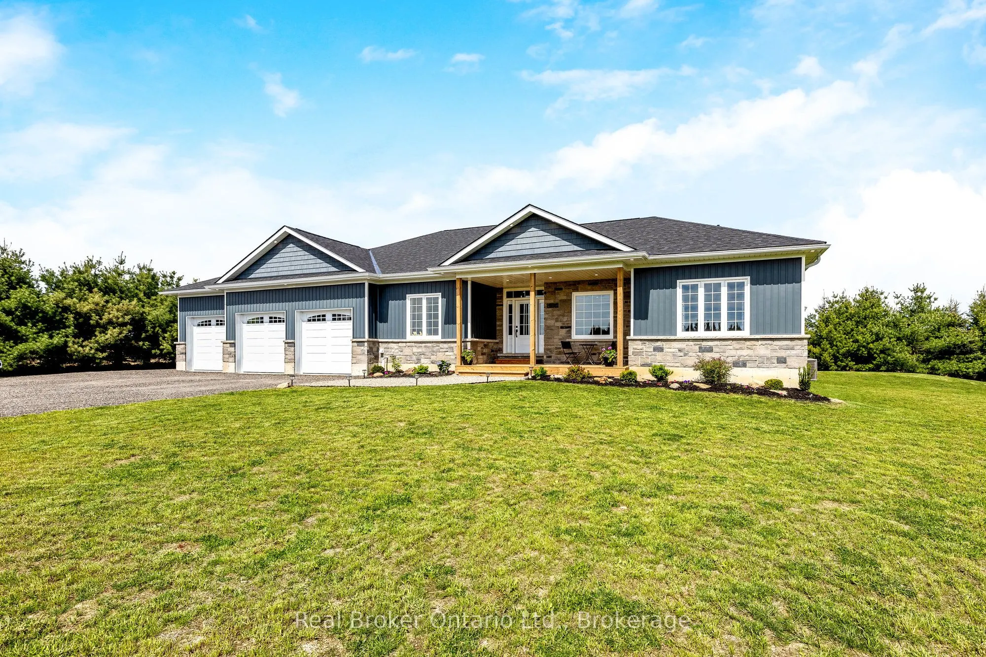 142401 15 Side Road