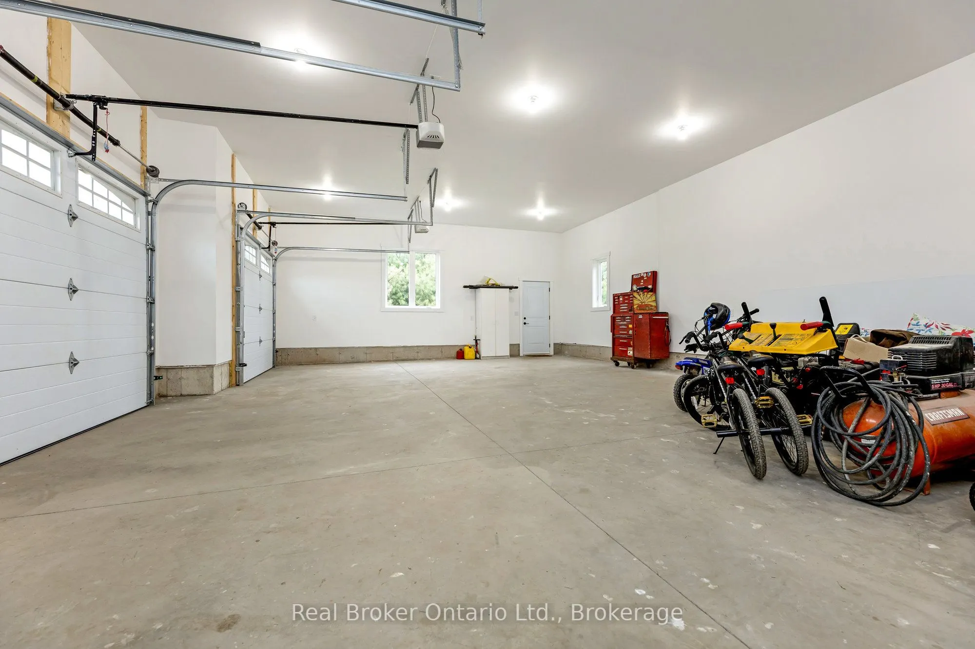 142401 15 Side Road