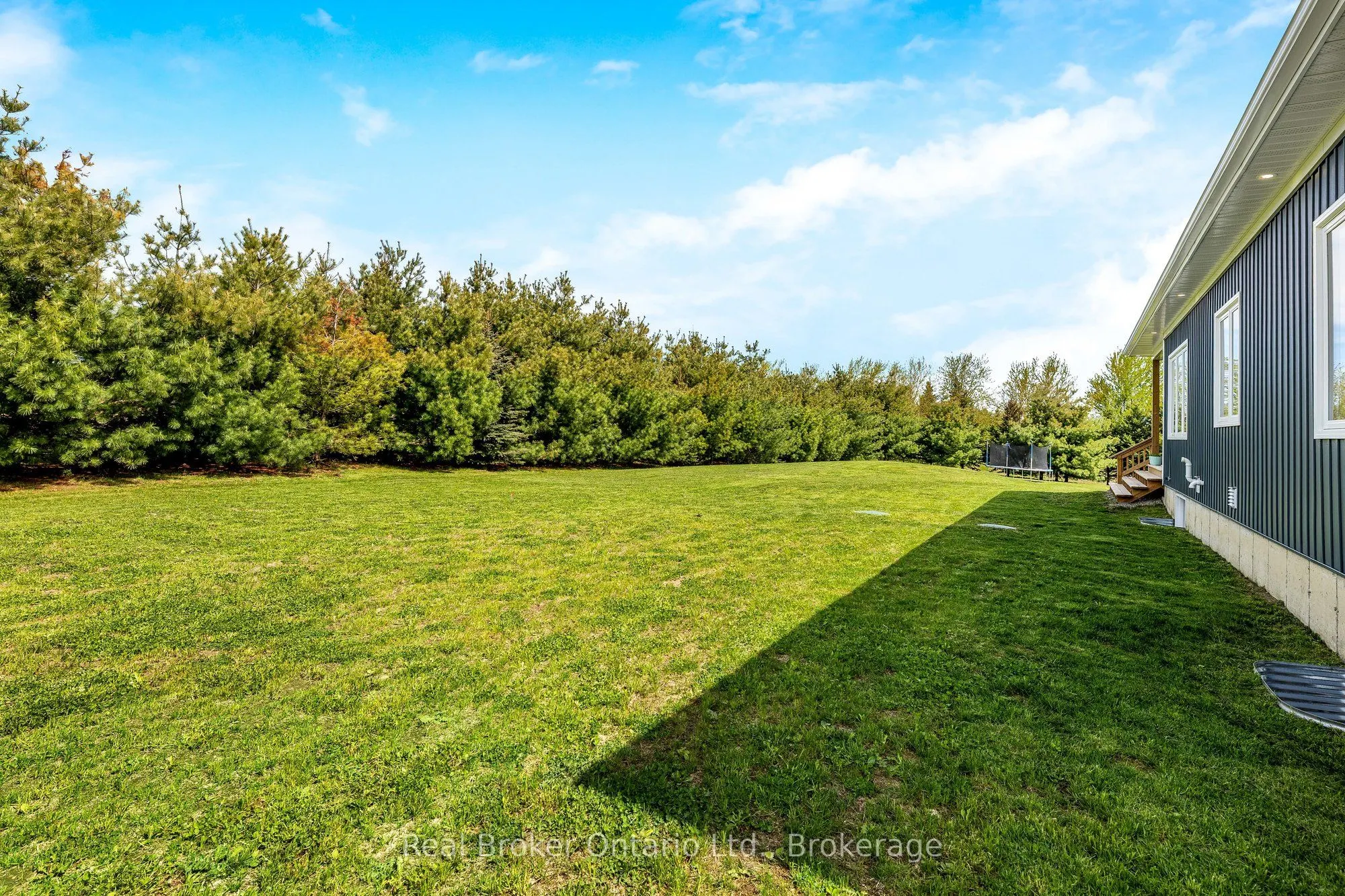 142401 15 Side Road