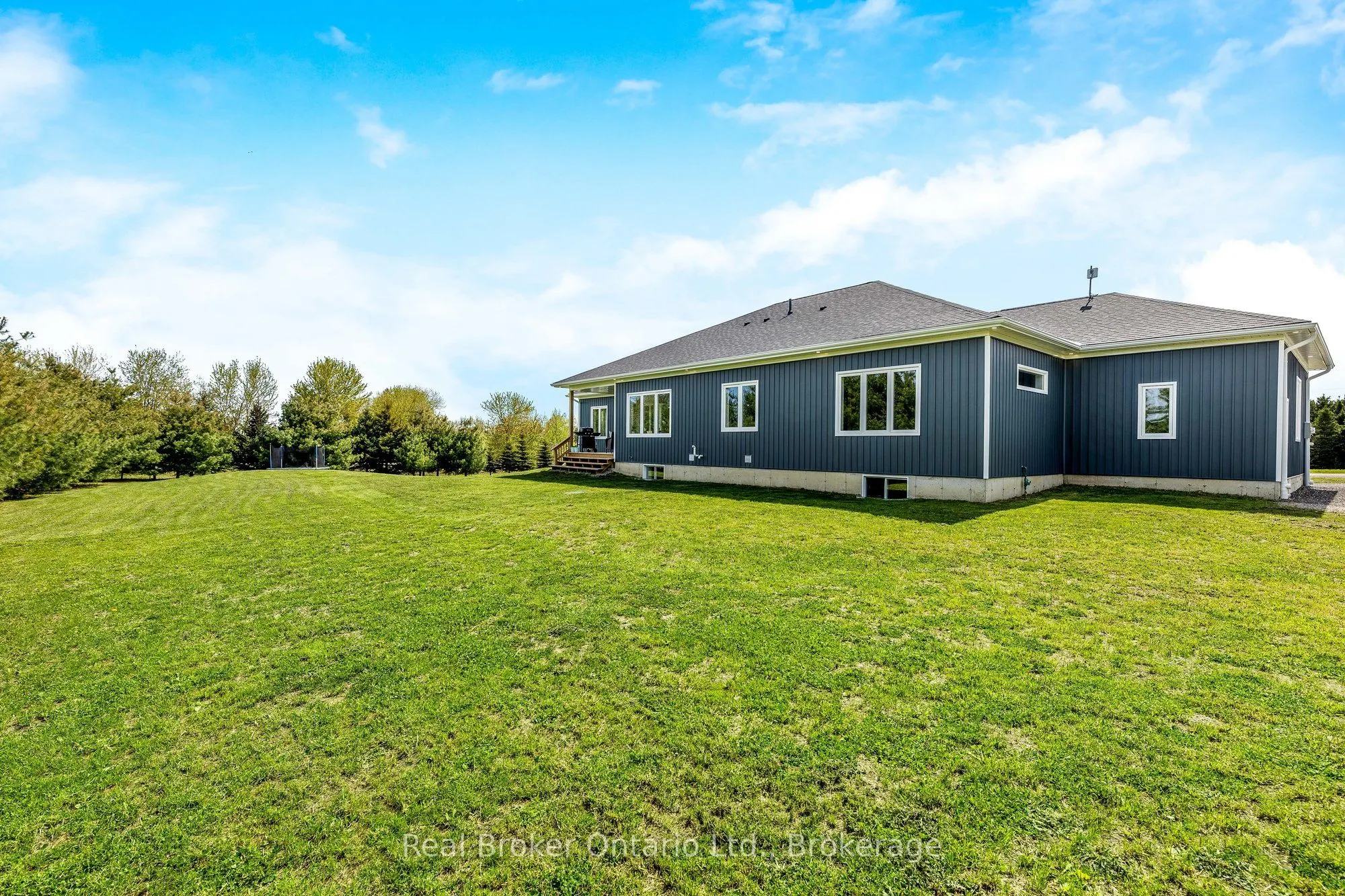 142401 15 Side Road