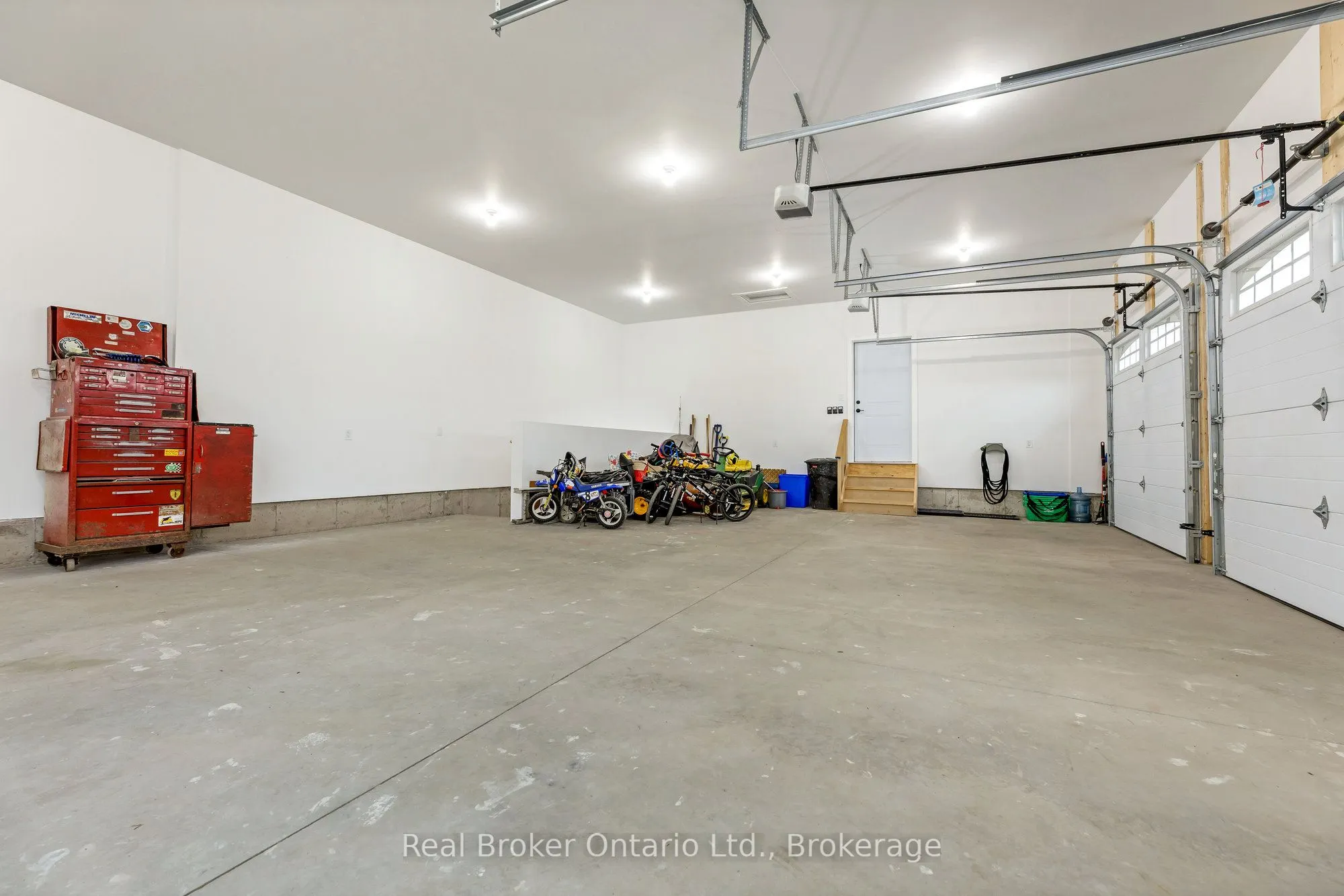 142401 15 Side Road