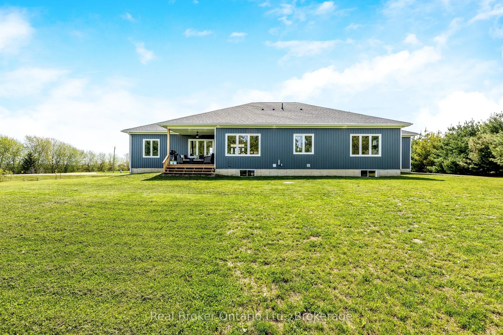 142401 15 Side Road
