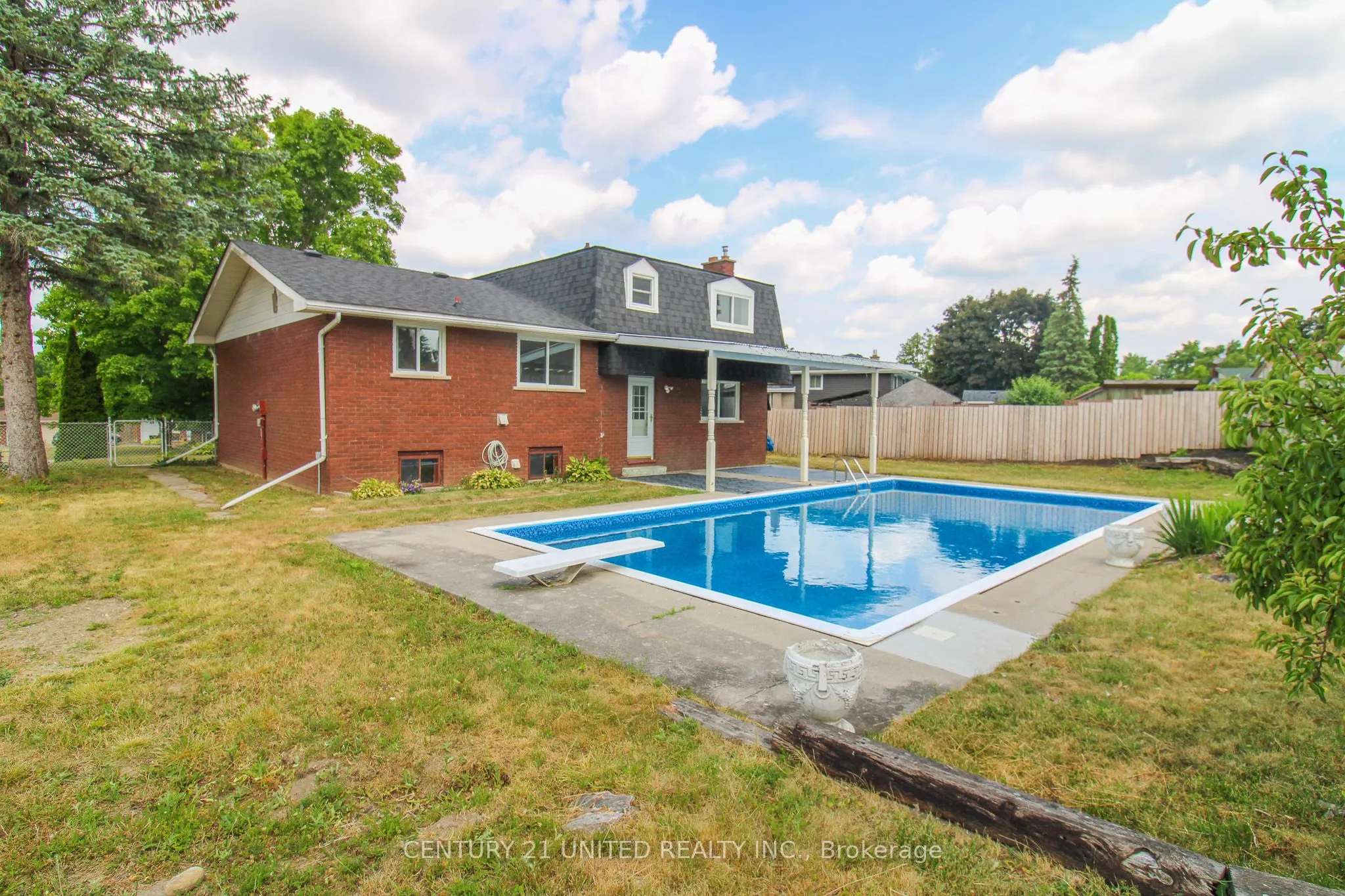 594 Saugeen Crescent