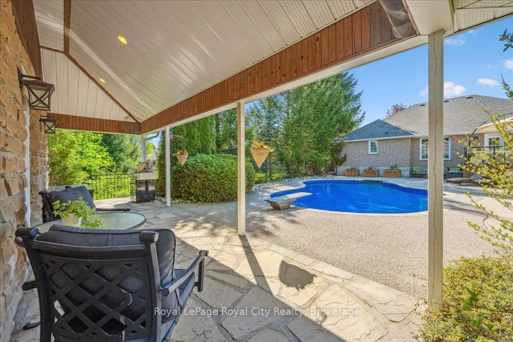 790 Dianne Crescent