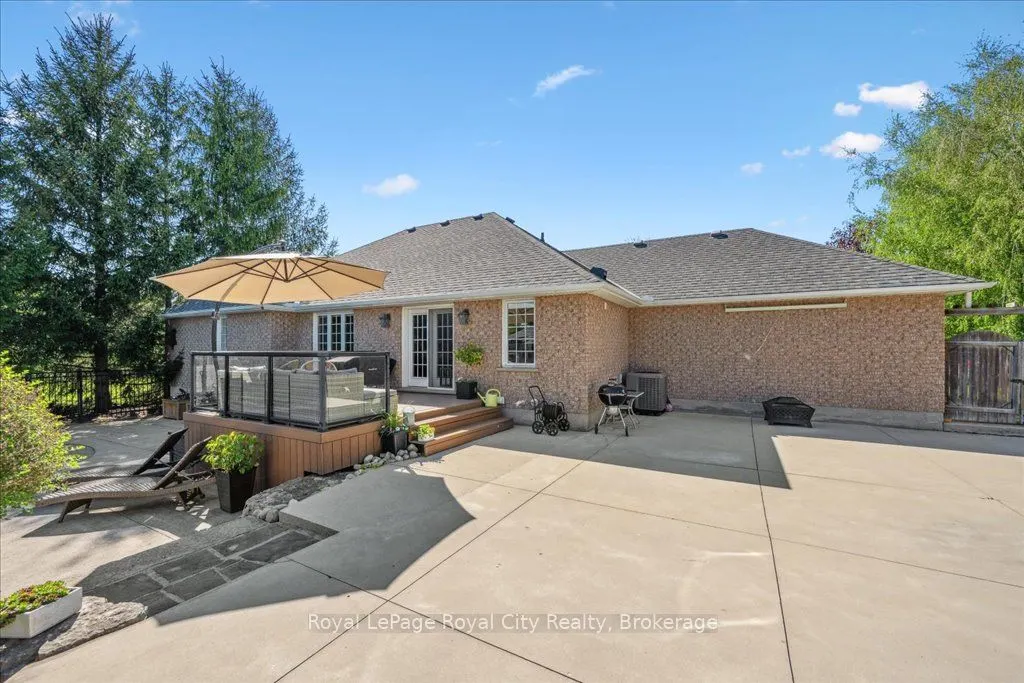 790 Dianne Crescent