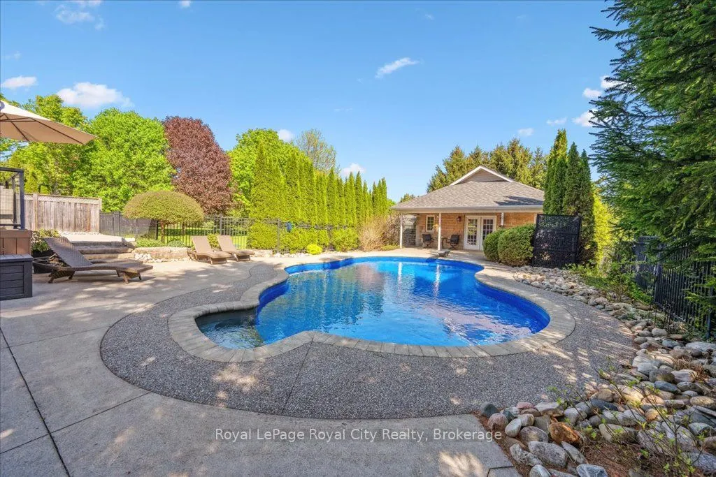 790 Dianne Crescent
