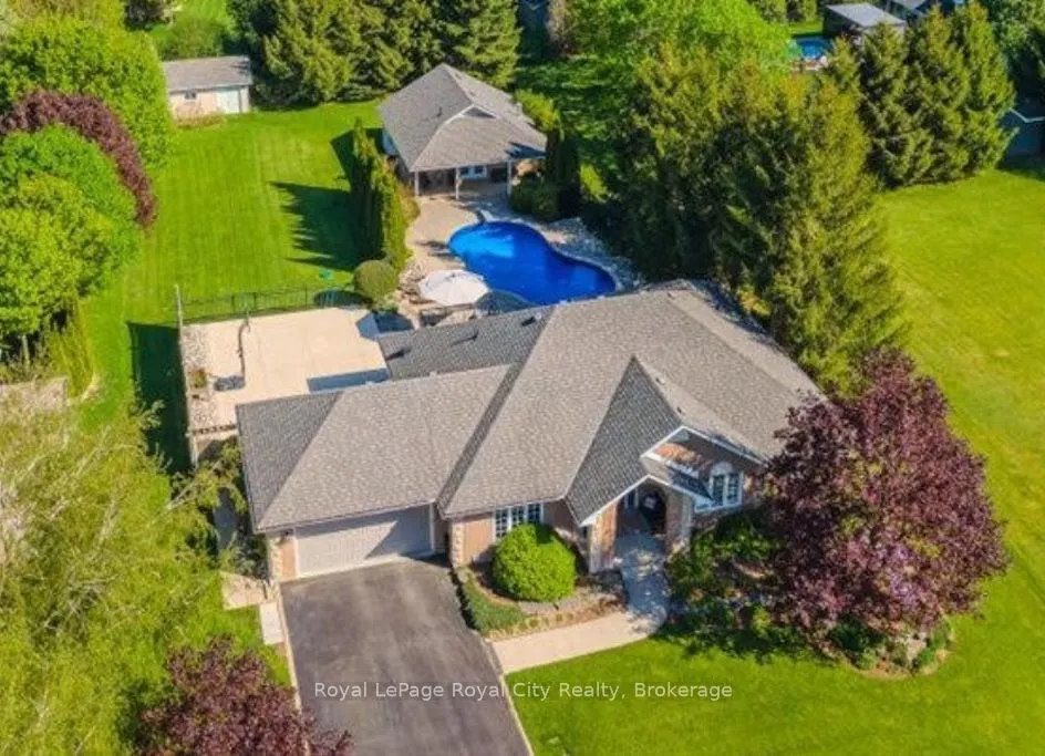 790 Dianne Crescent
