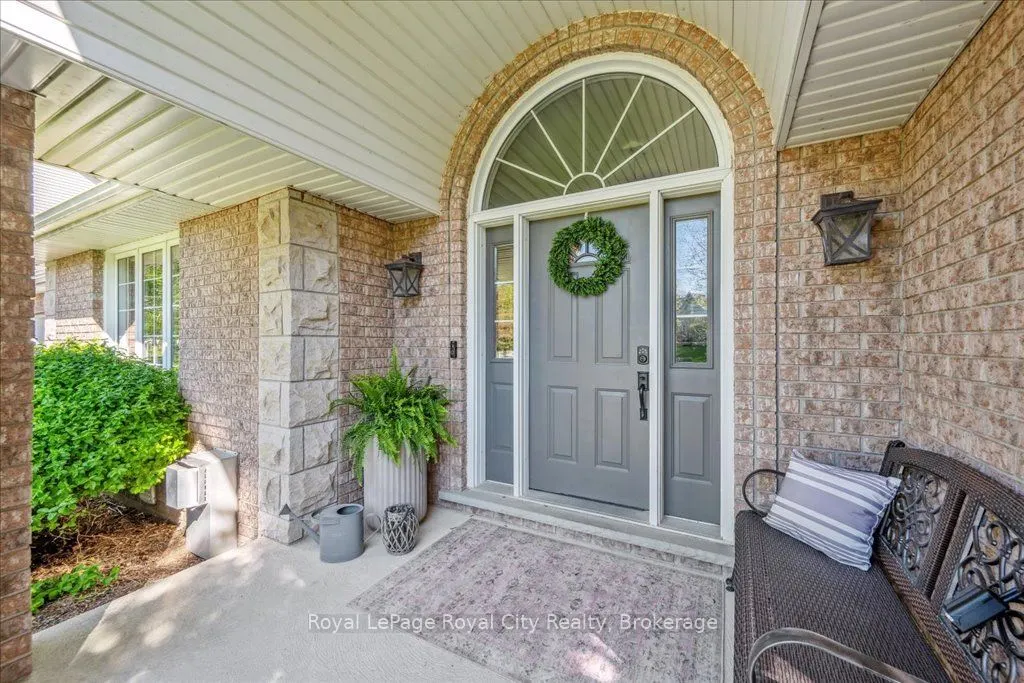 790 Dianne Crescent