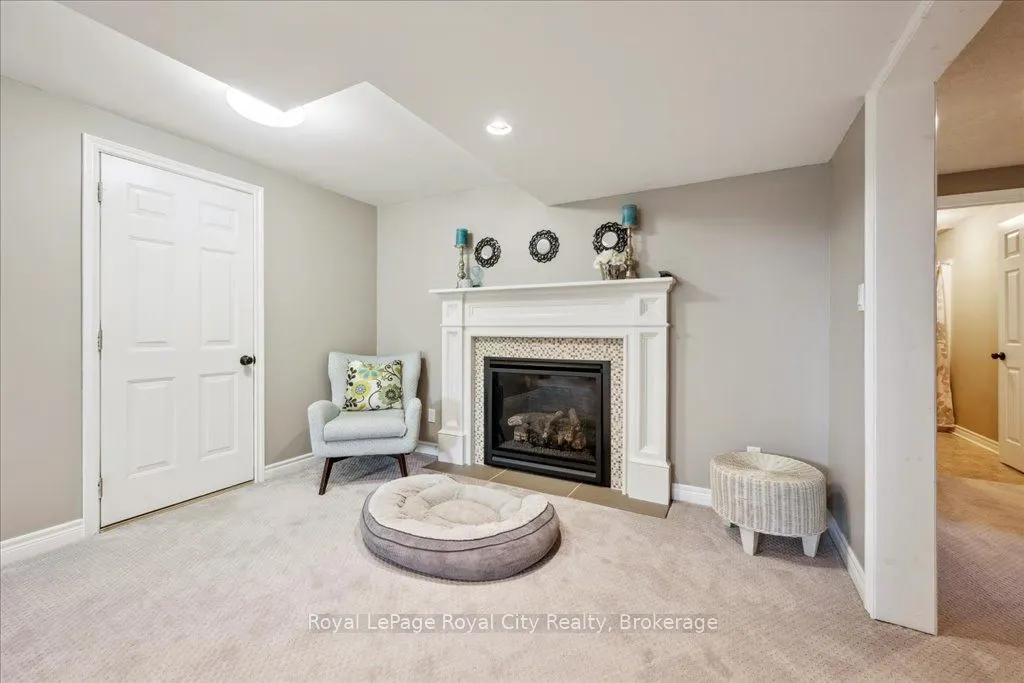 790 Dianne Crescent