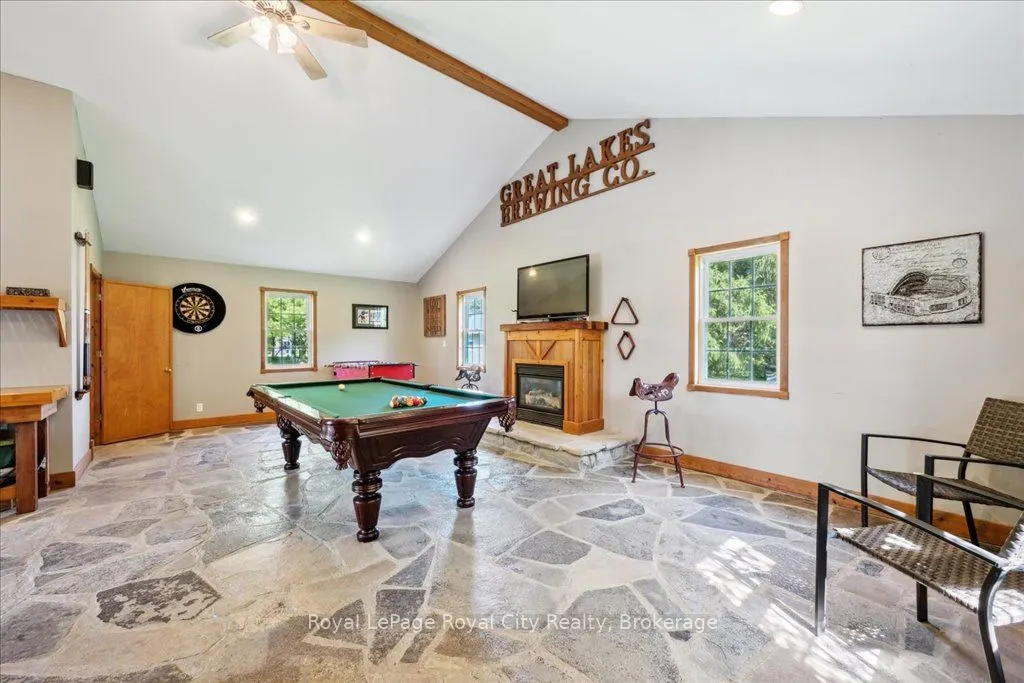 790 Dianne Crescent
