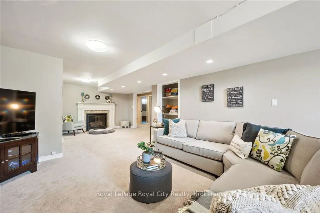 790 Dianne Crescent