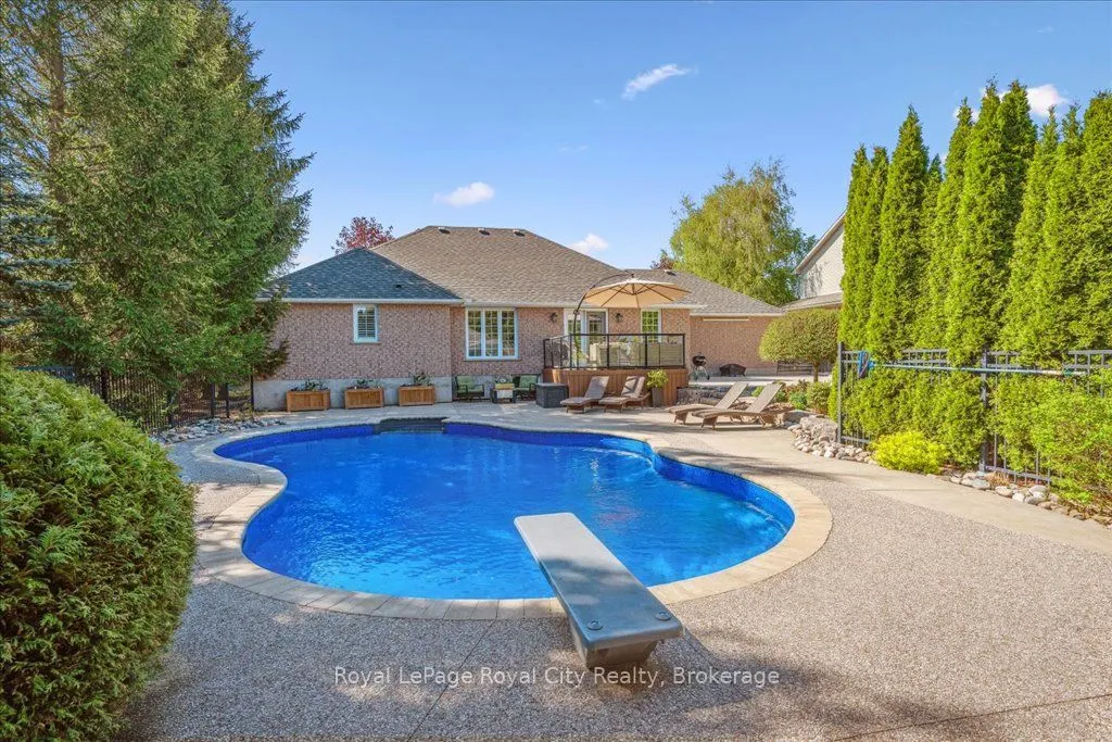 790 Dianne Crescent