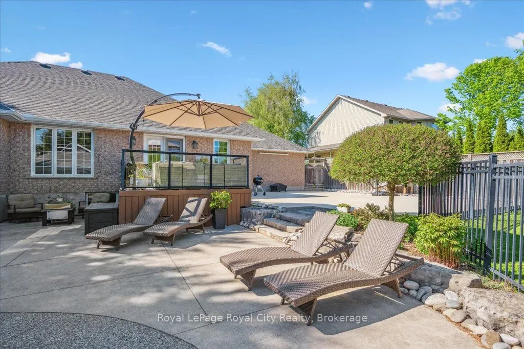 790 Dianne Crescent