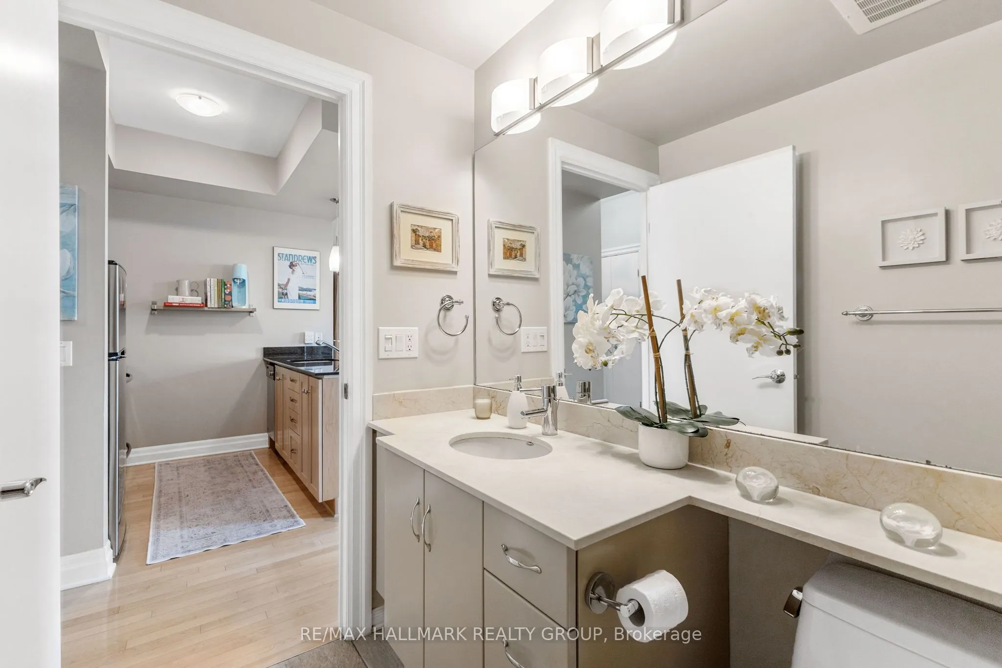 245 Kent Street, #504