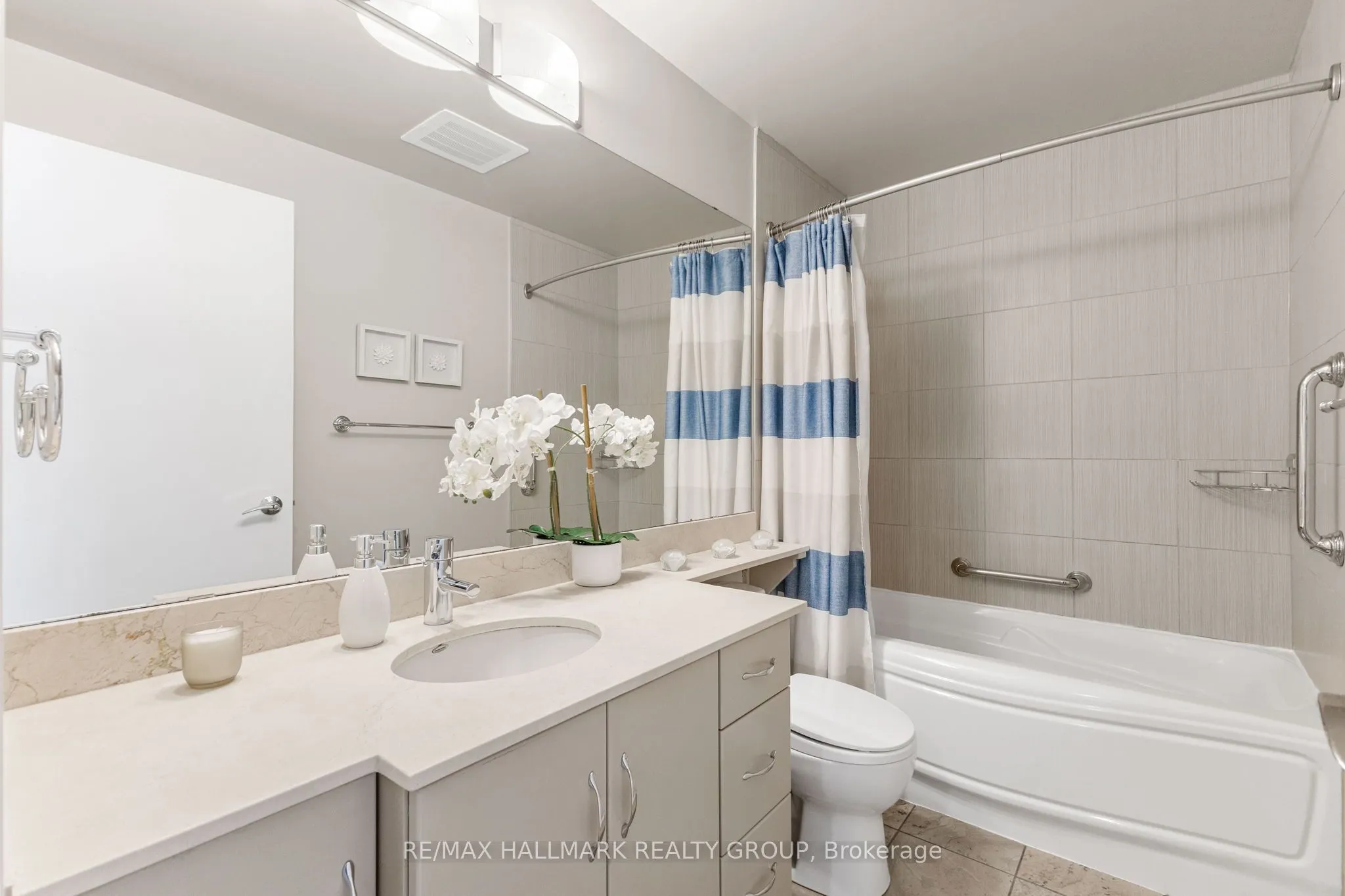 245 Kent Street, #504