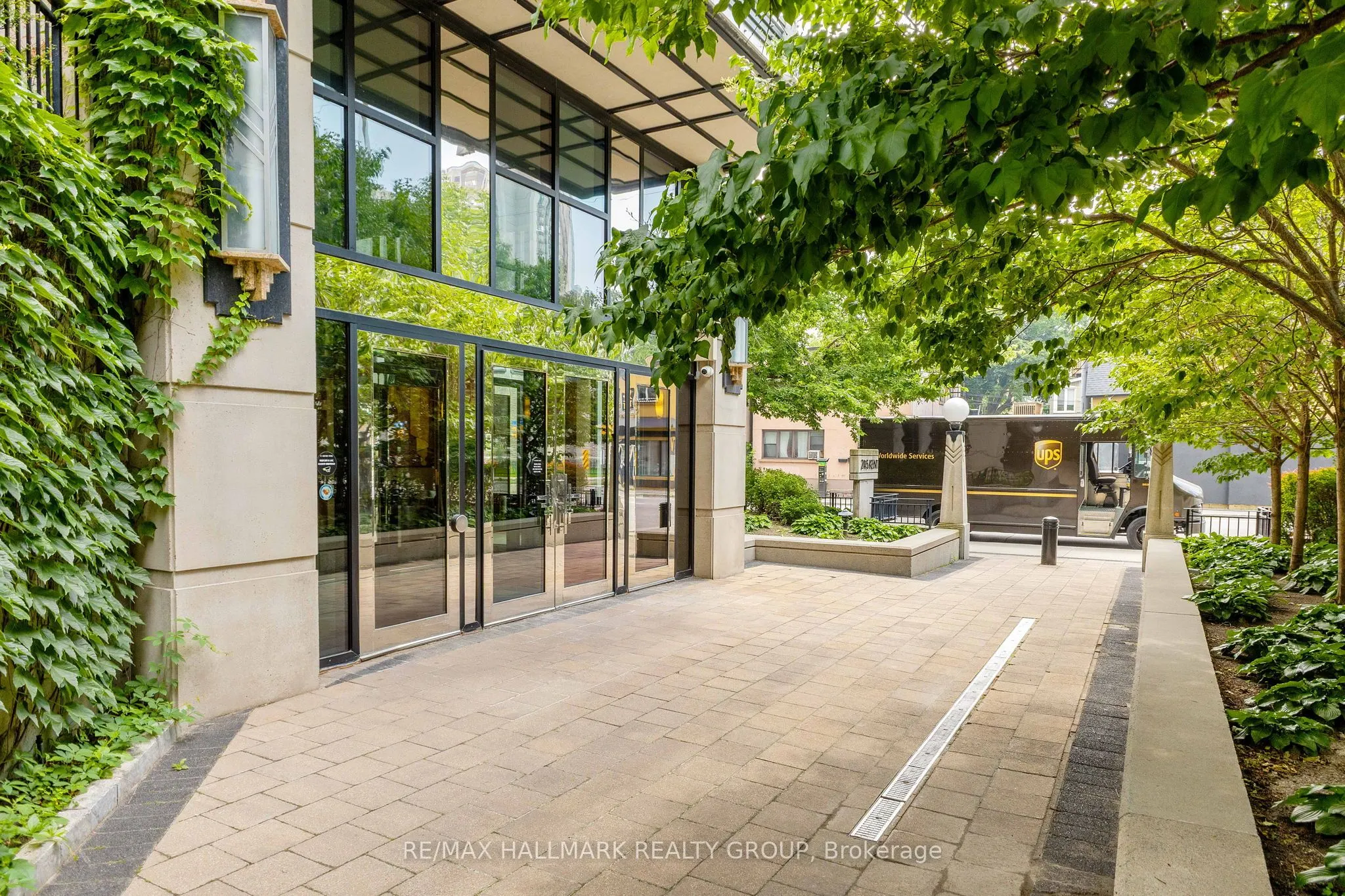 245 Kent Street, #504