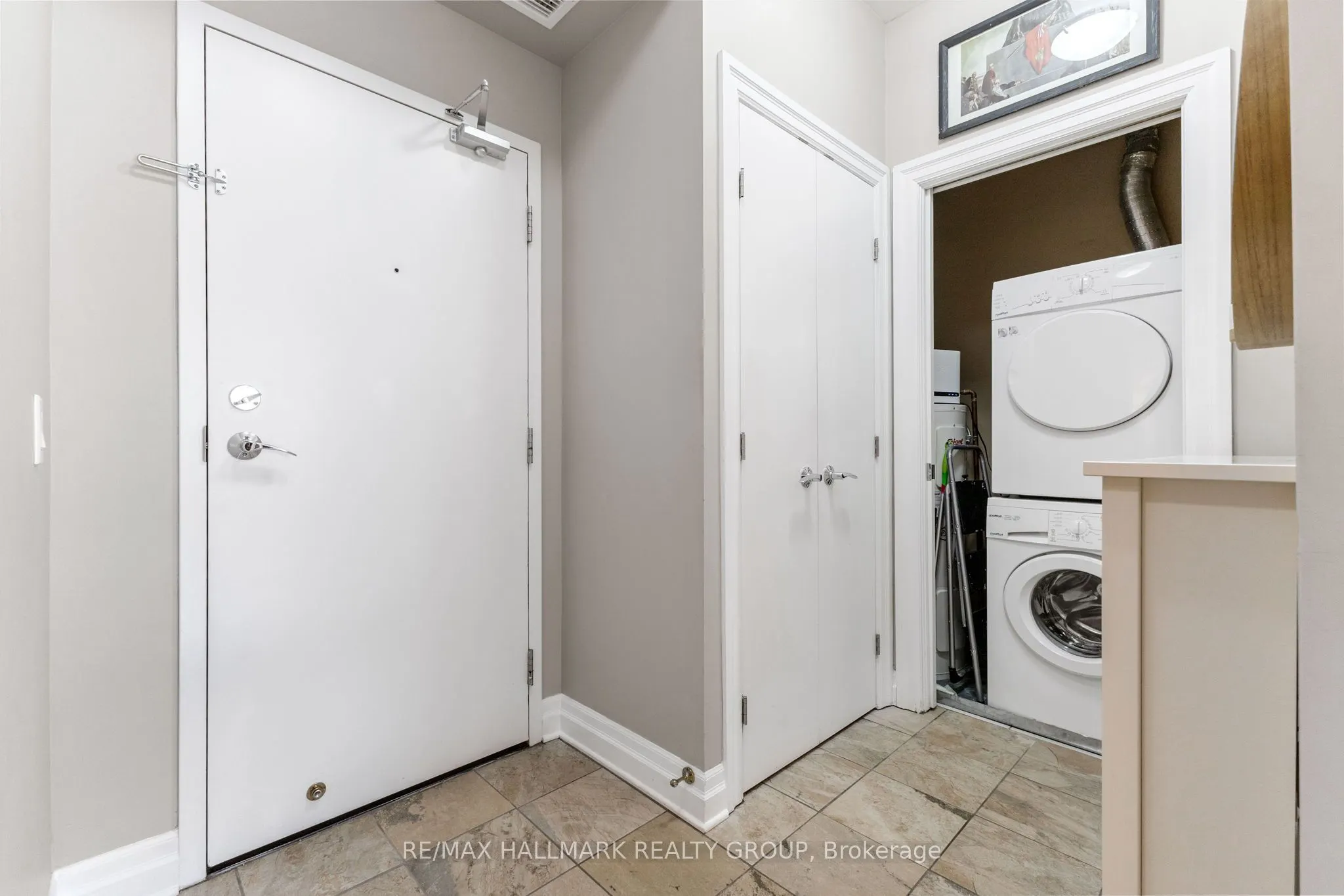 245 Kent Street, #504