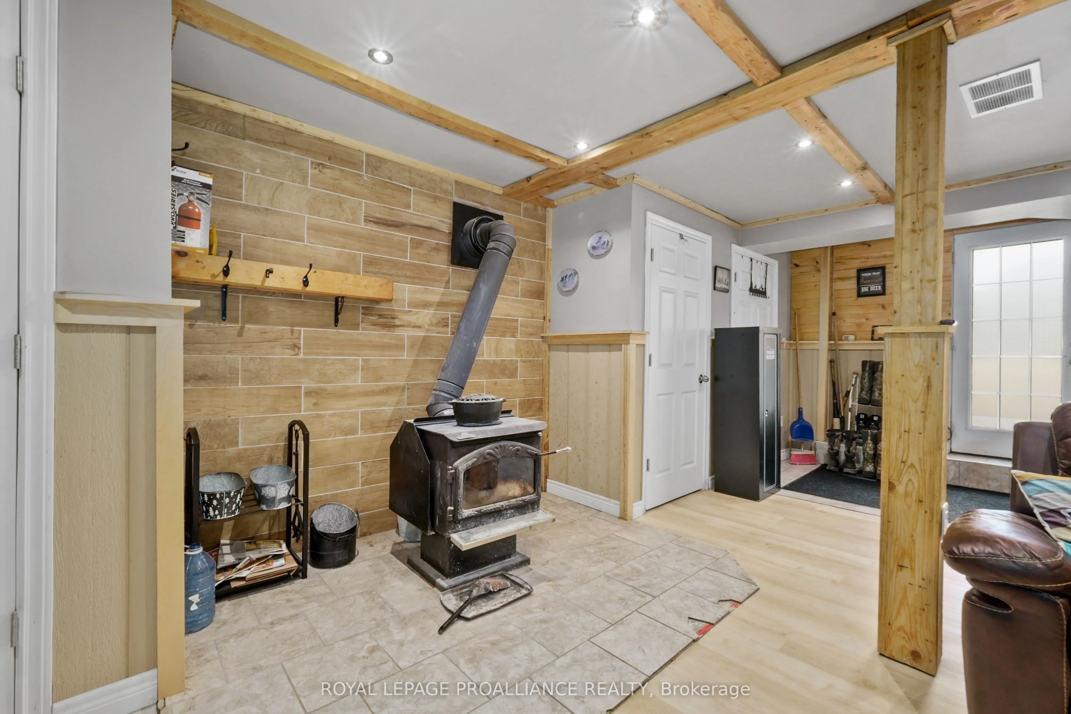 16 Mack Trail