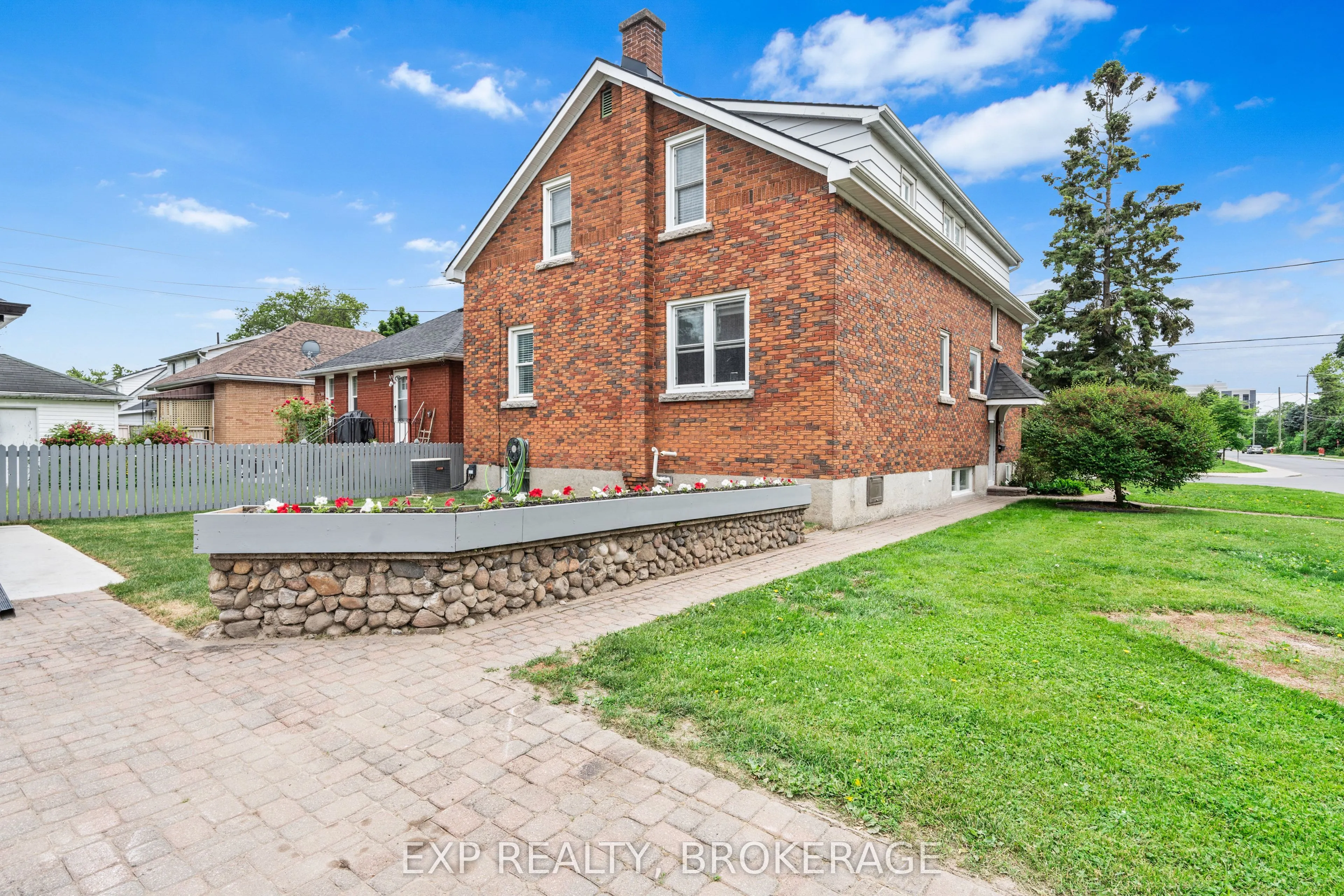 493 COLLEGE Street, #1