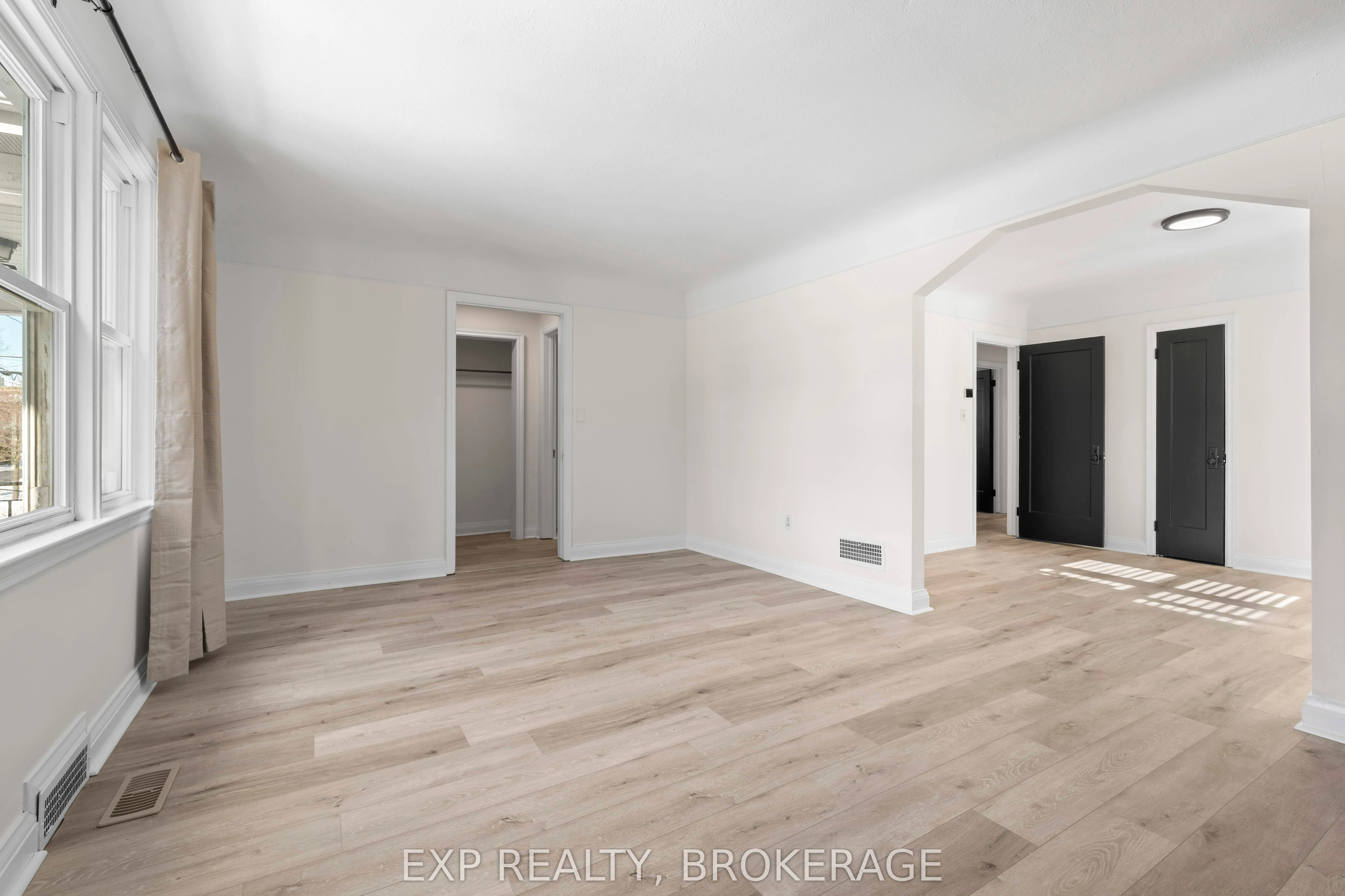 493 COLLEGE Street, #1