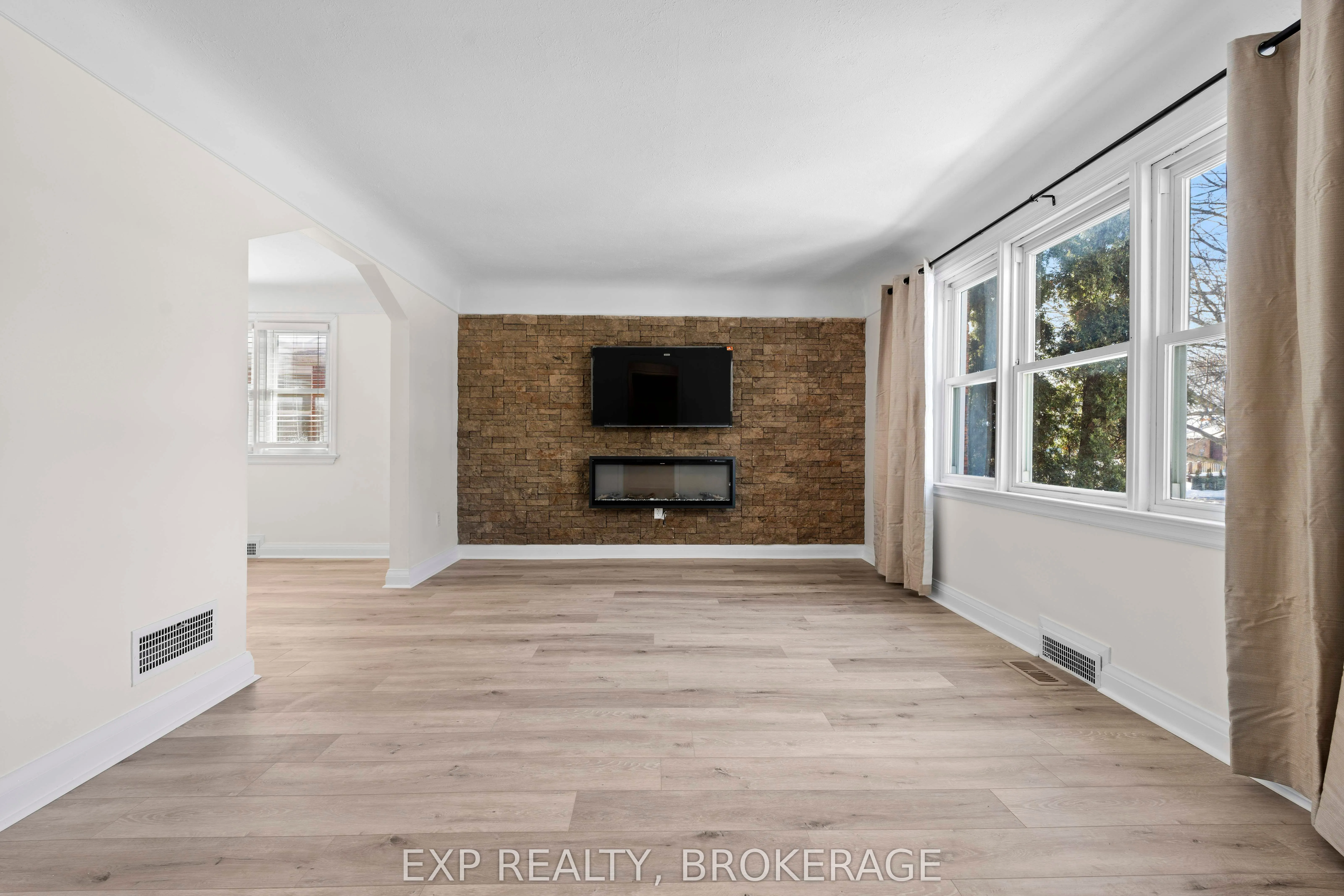 493 COLLEGE Street, #1